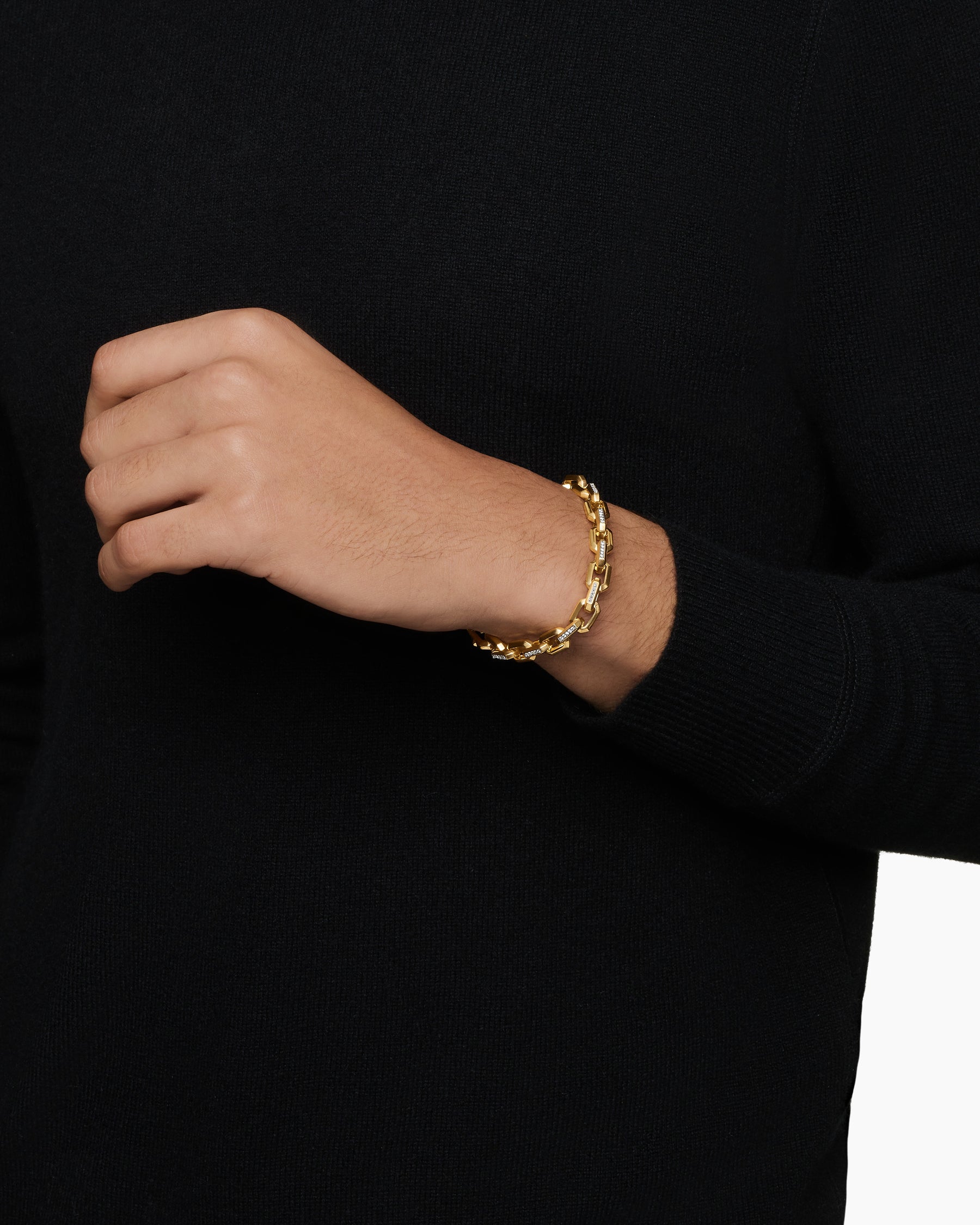 Alternative view of Streamline Heirloom Chain Link Bracelet in 18K Yellow Gold with Pavé Diamonds, 7.5mm