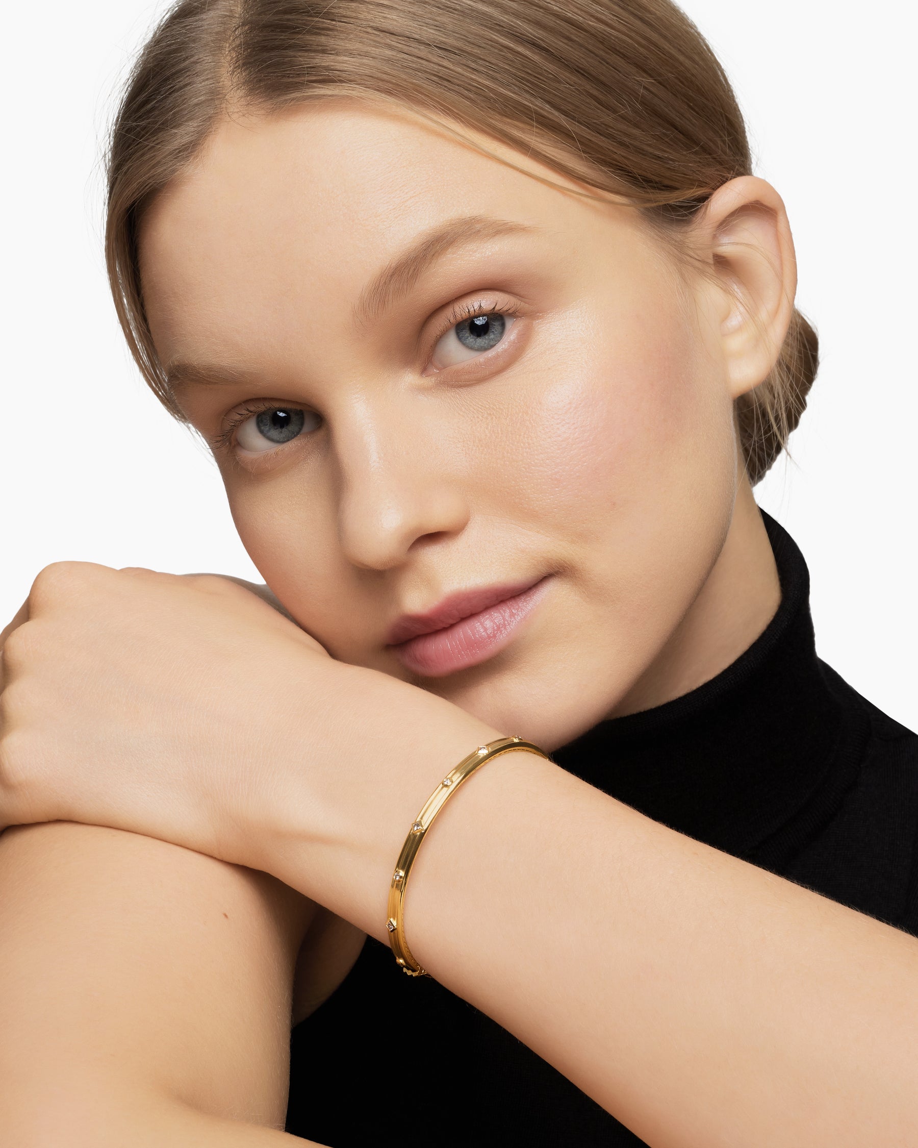 Modern Renaissance Bangle Bracelet in 18K Yellow Gold with Diamonds, 4.5mm - Image 7