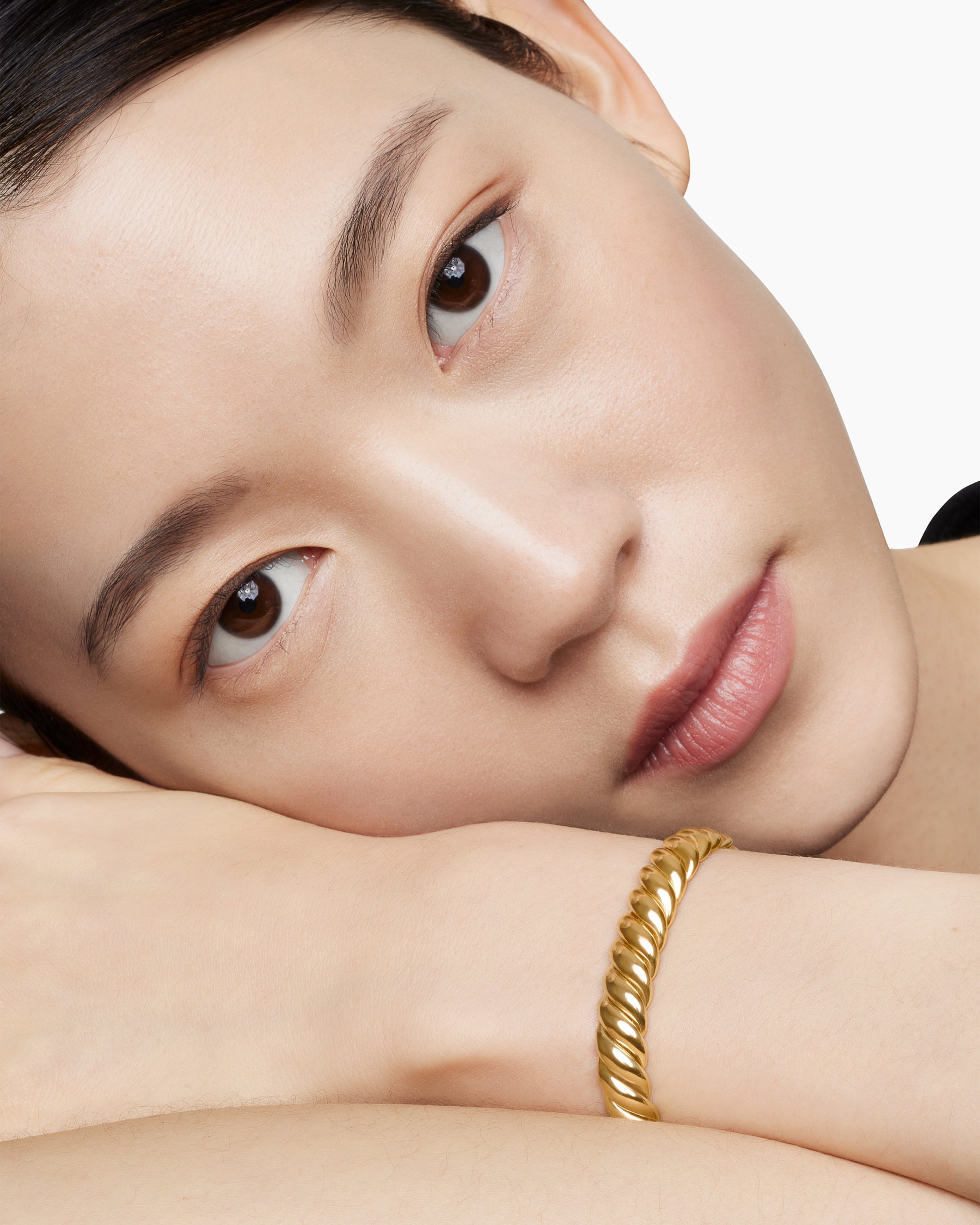 Sculpted Cable Bracelet in 18K Yellow Gold, 8.5mm - Image 8