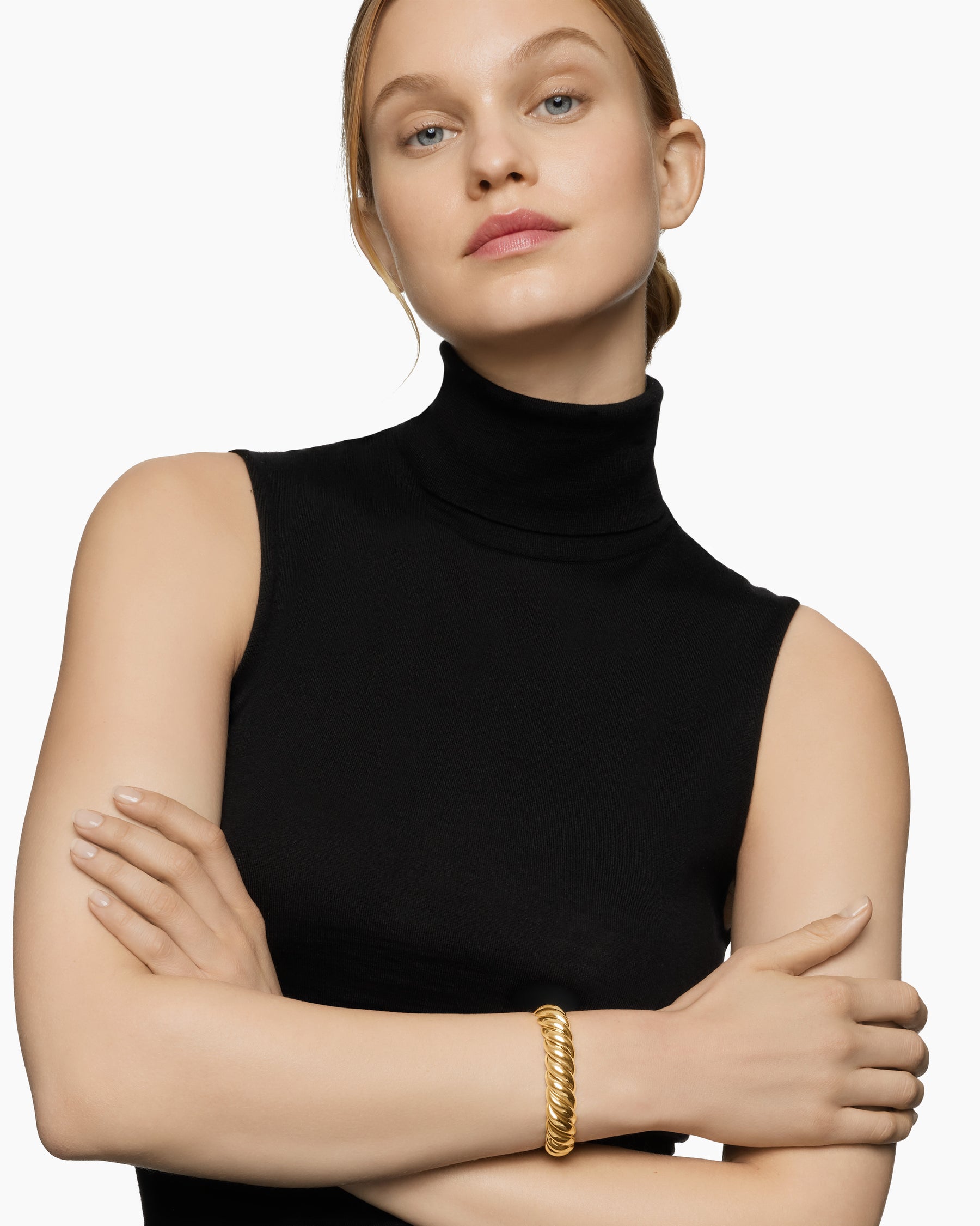 Alternative view of Sculpted Cable Bracelet in 18K Yellow Gold, 14mm