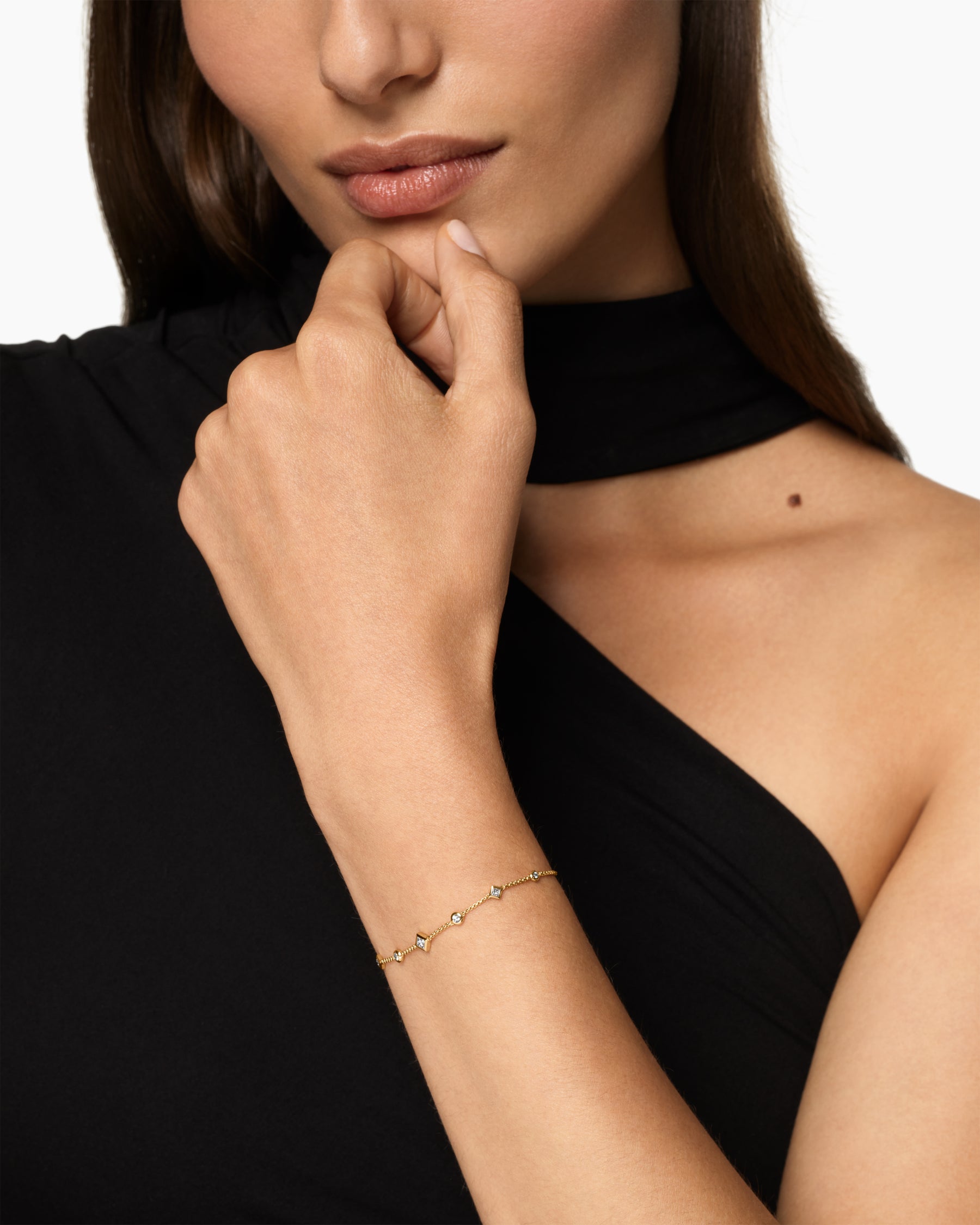 Petite Modern Renaissance Station Chain Bracelet in 18K Yellow Gold with Diamonds, 7.5mm - Image 2