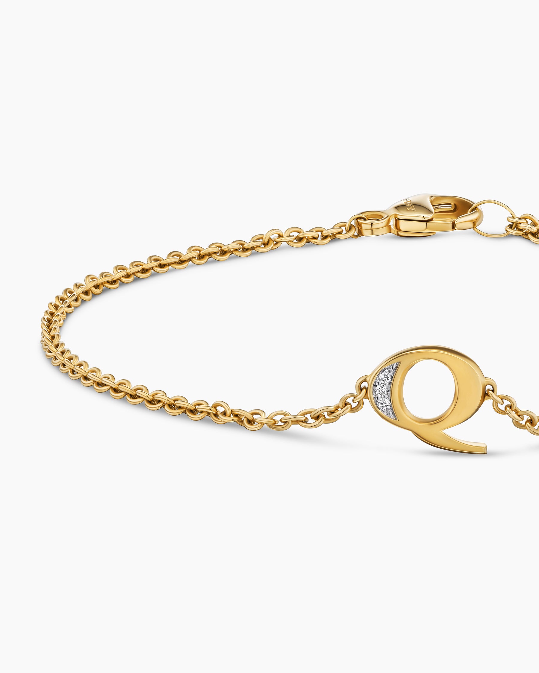 Petite Pavé Initial Chain Bracelet in 18K Yellow Gold with Diamond Q - Image 5