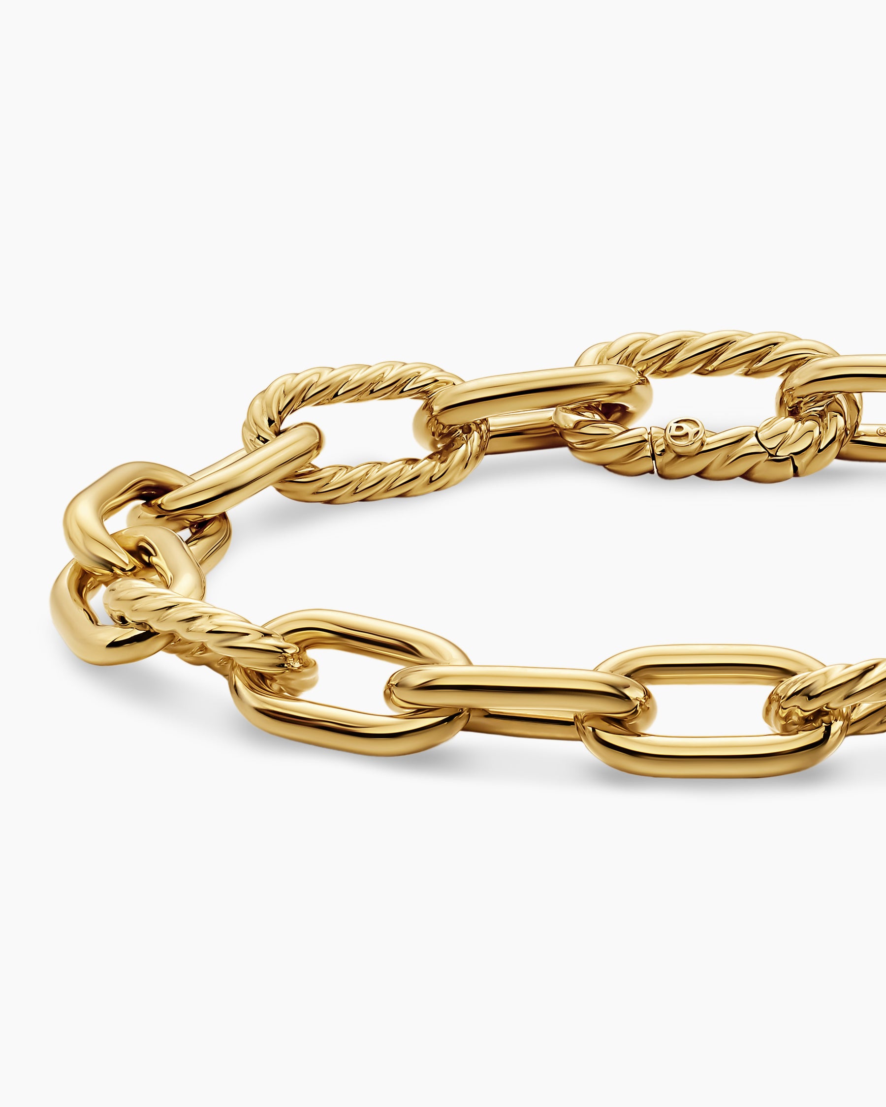 DY Madison Chain Bracelet in 18K Yellow Gold, 8.5mm - Image 4