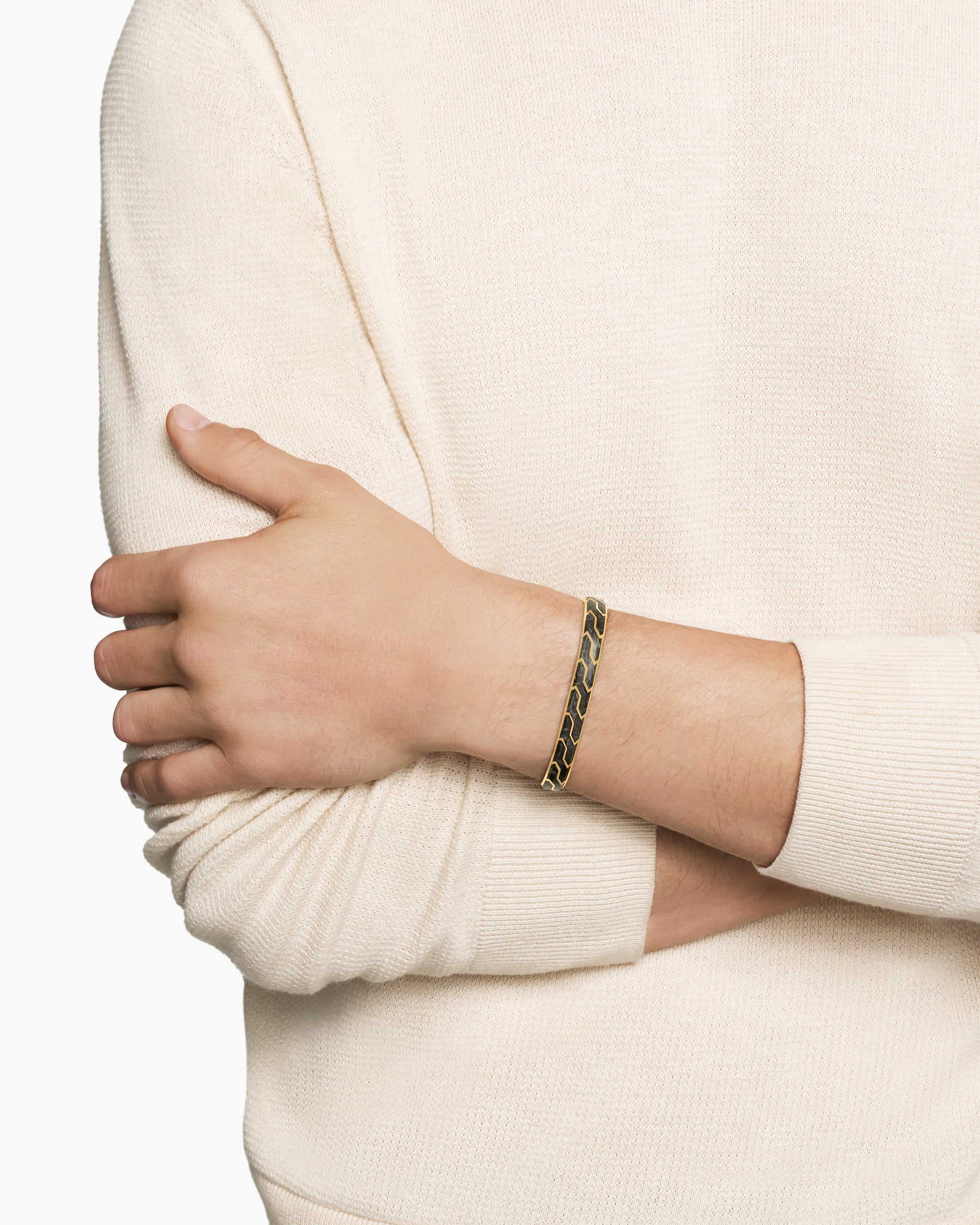 Alternative view of Streamline Cuff Bracelet in 18K Yellow Gold with Forged Carbon, 8.5mm