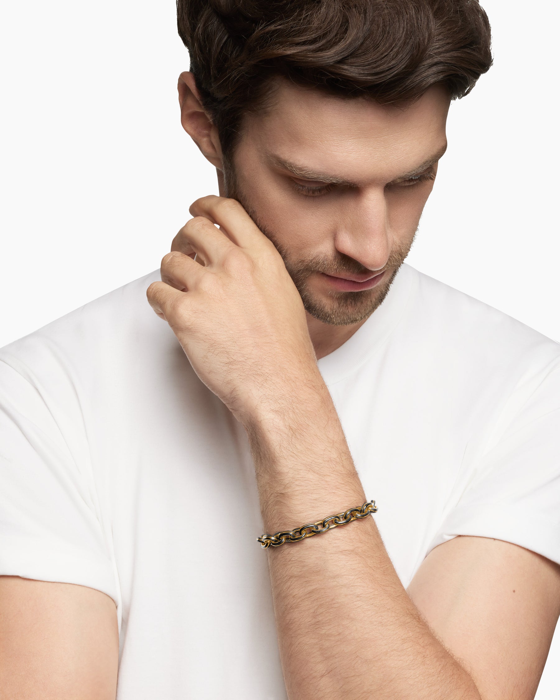 Alternative view of Streamline Oval Link Bracelet in 18K Yellow Gold with Forged Carbon, 8.5mm
