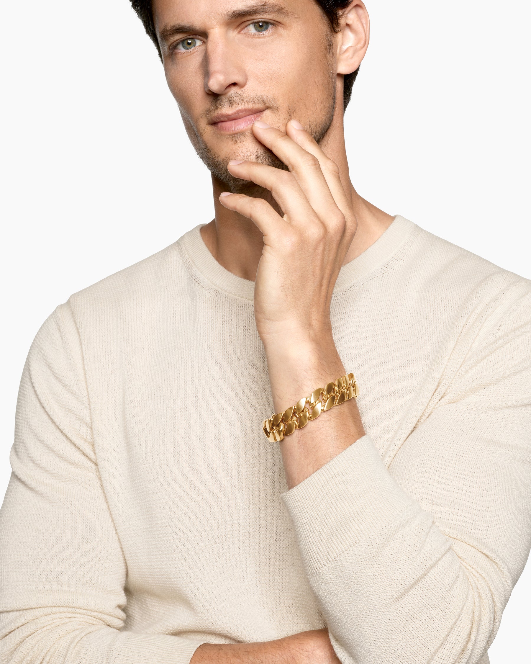 Alternative view of Curb Chain Bracelet in 18K Yellow Gold, 18mm