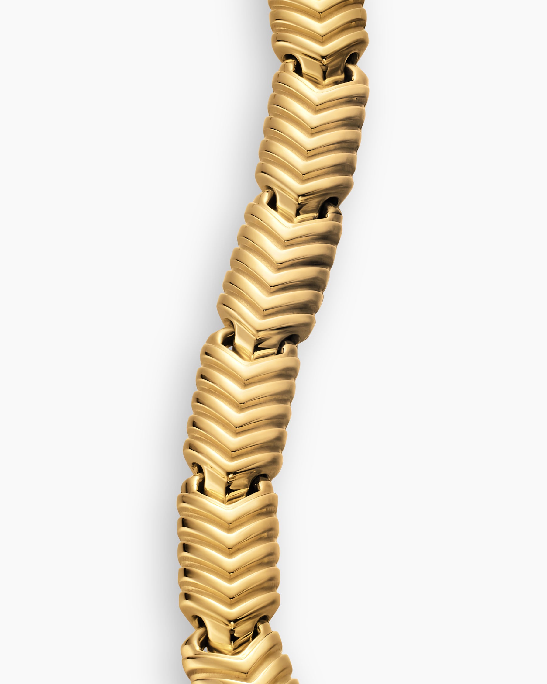 Chevron Link Bracelet in 18K Yellow Gold, 7.6mm - Image 6