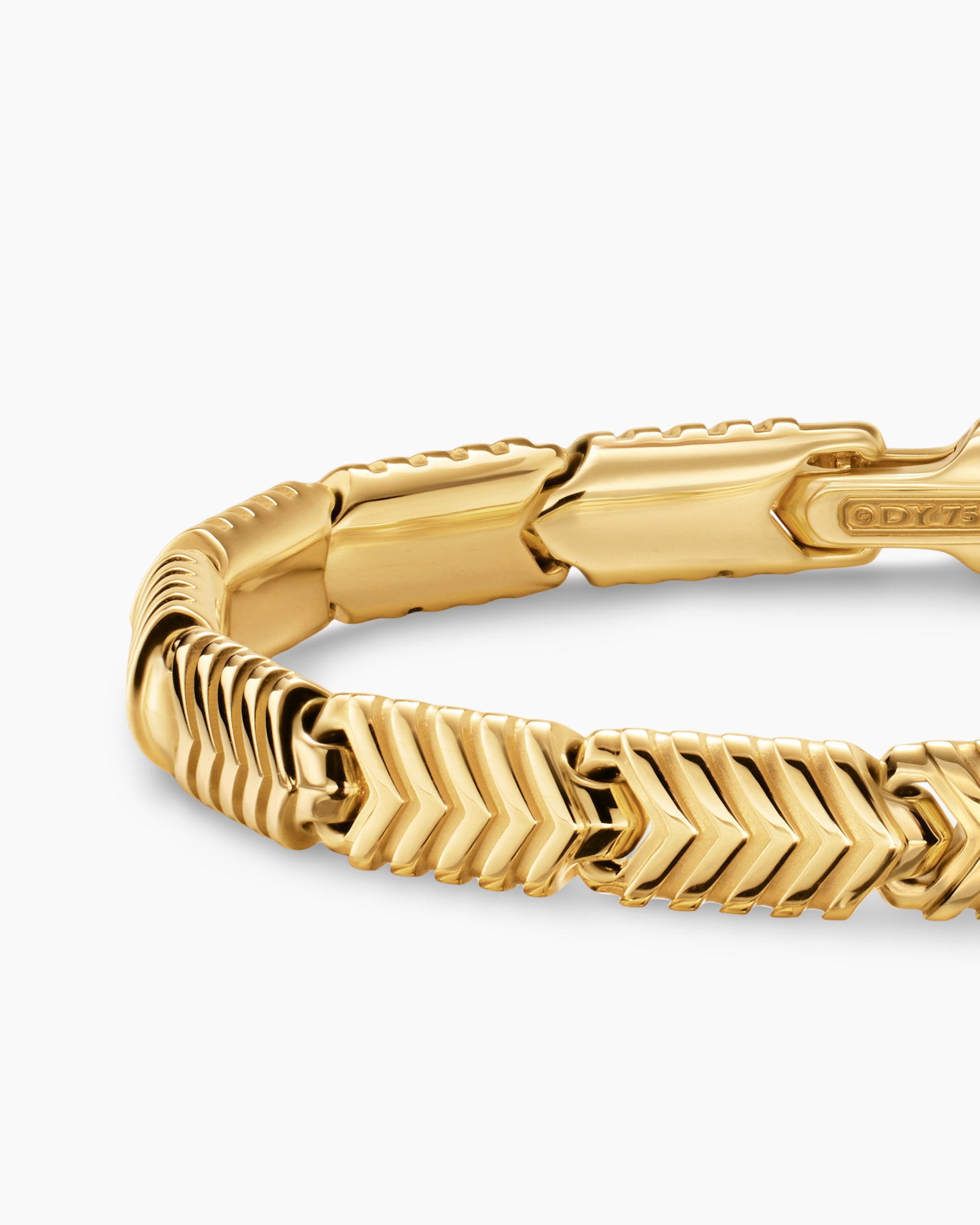 Chevron Link Bracelet in 18K Yellow Gold, 7.6mm - Image 7