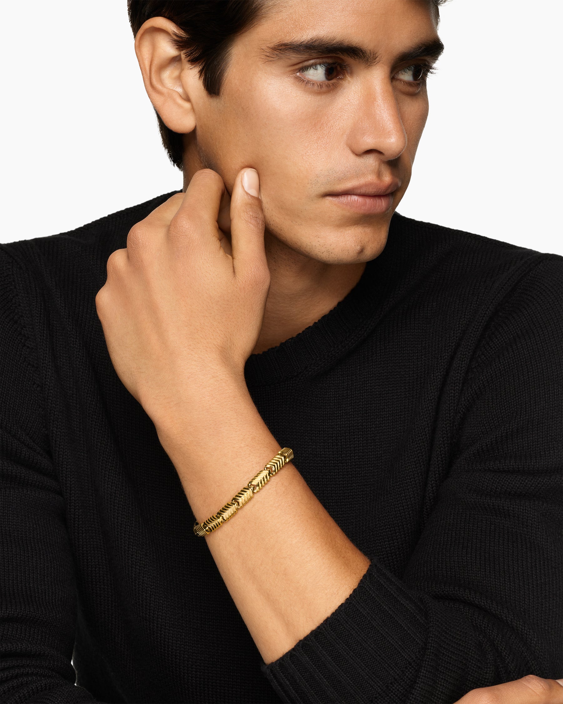 Alternative view of Chevron Link Bracelet in 18K Yellow Gold, 7.6mm