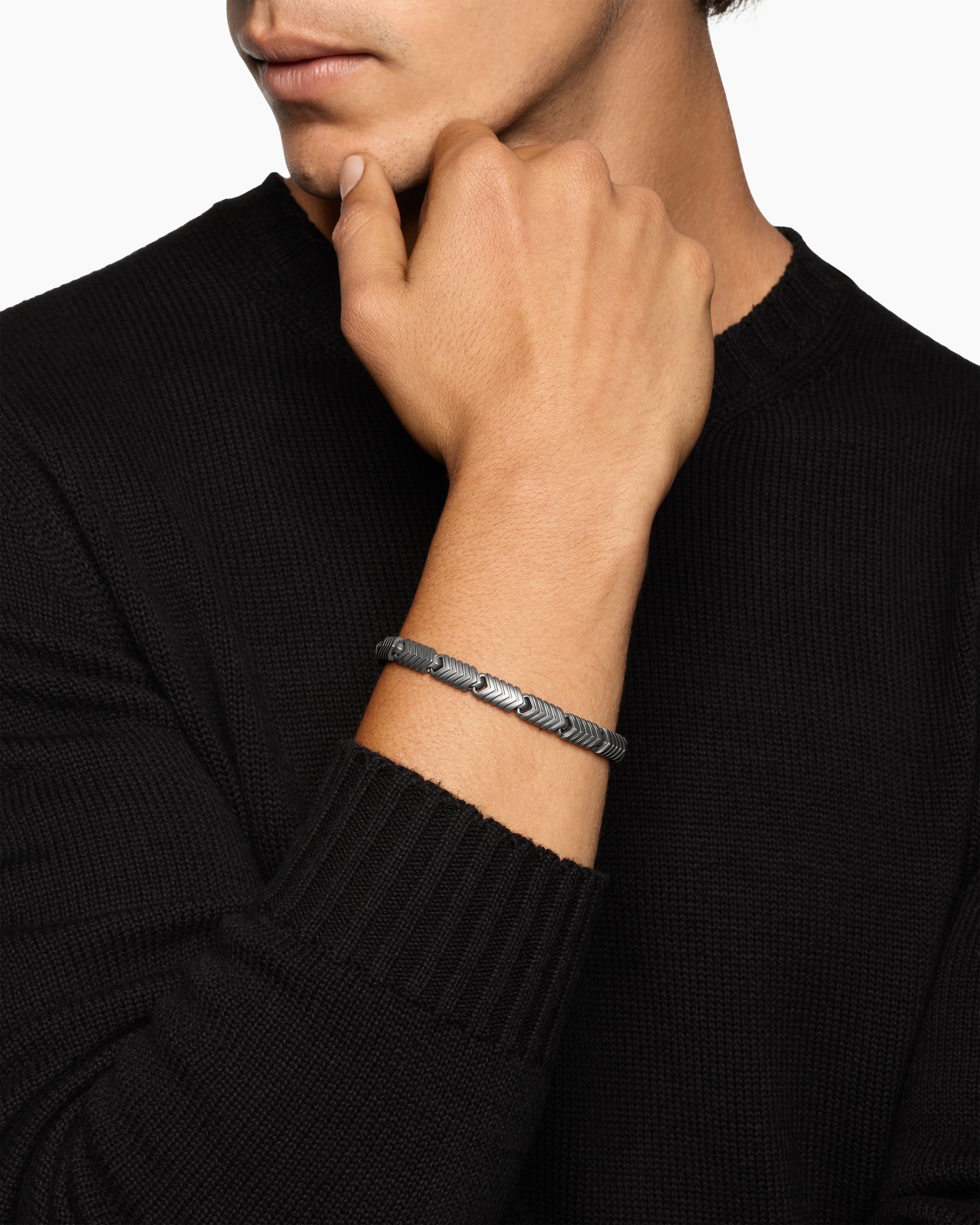 Alternative view of Chevron Link Bracelet in Anthracite Titanium, 7.6mm