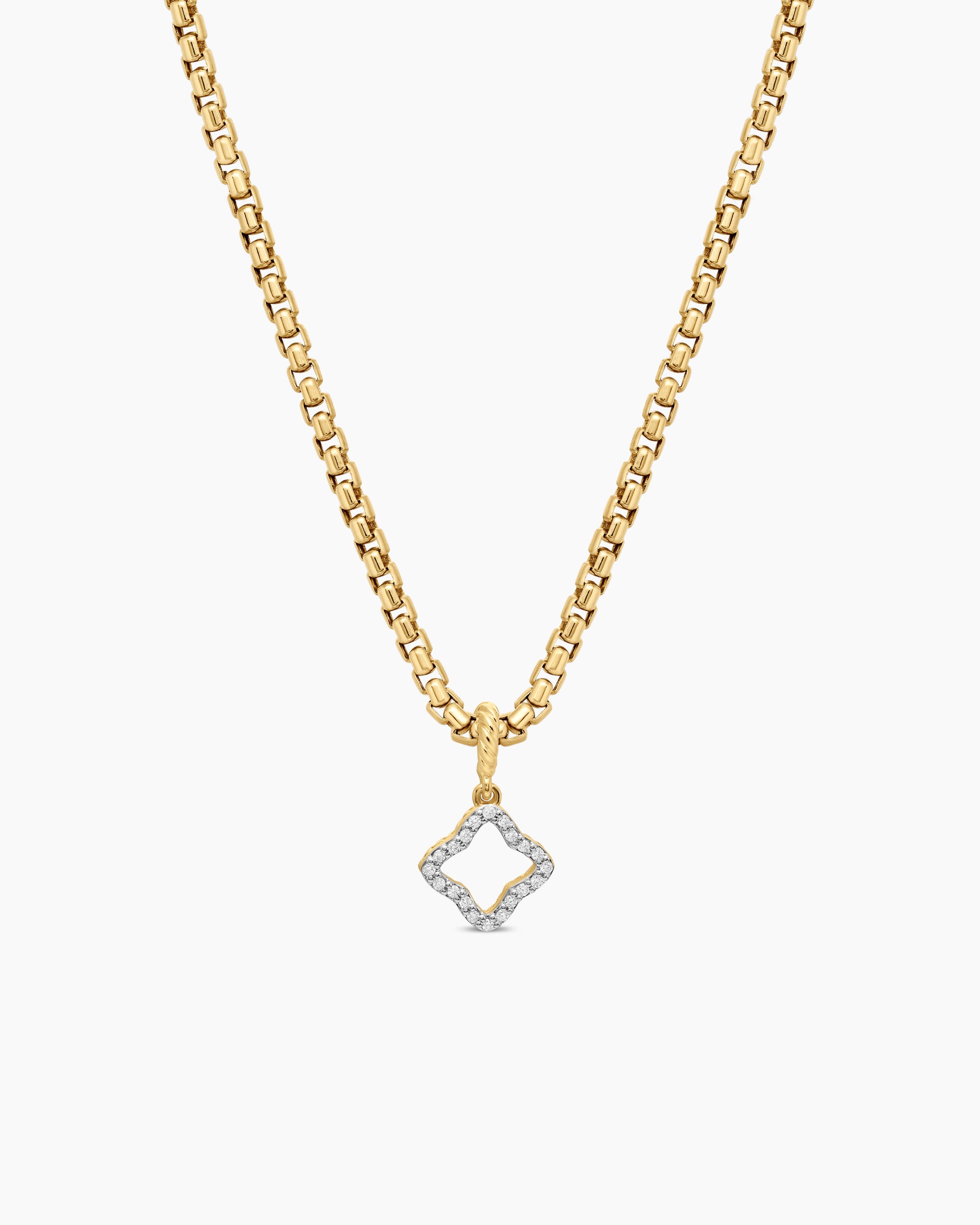 Quatrefoil Amulet in 18K Yellow Gold with Diamonds, 11mm