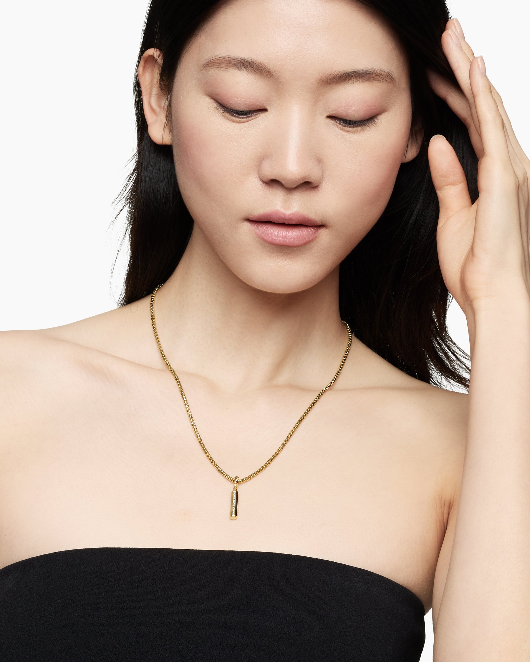 Alternative view of Barrel Amulet in 18K Yellow Gold with Diamonds, 20mm