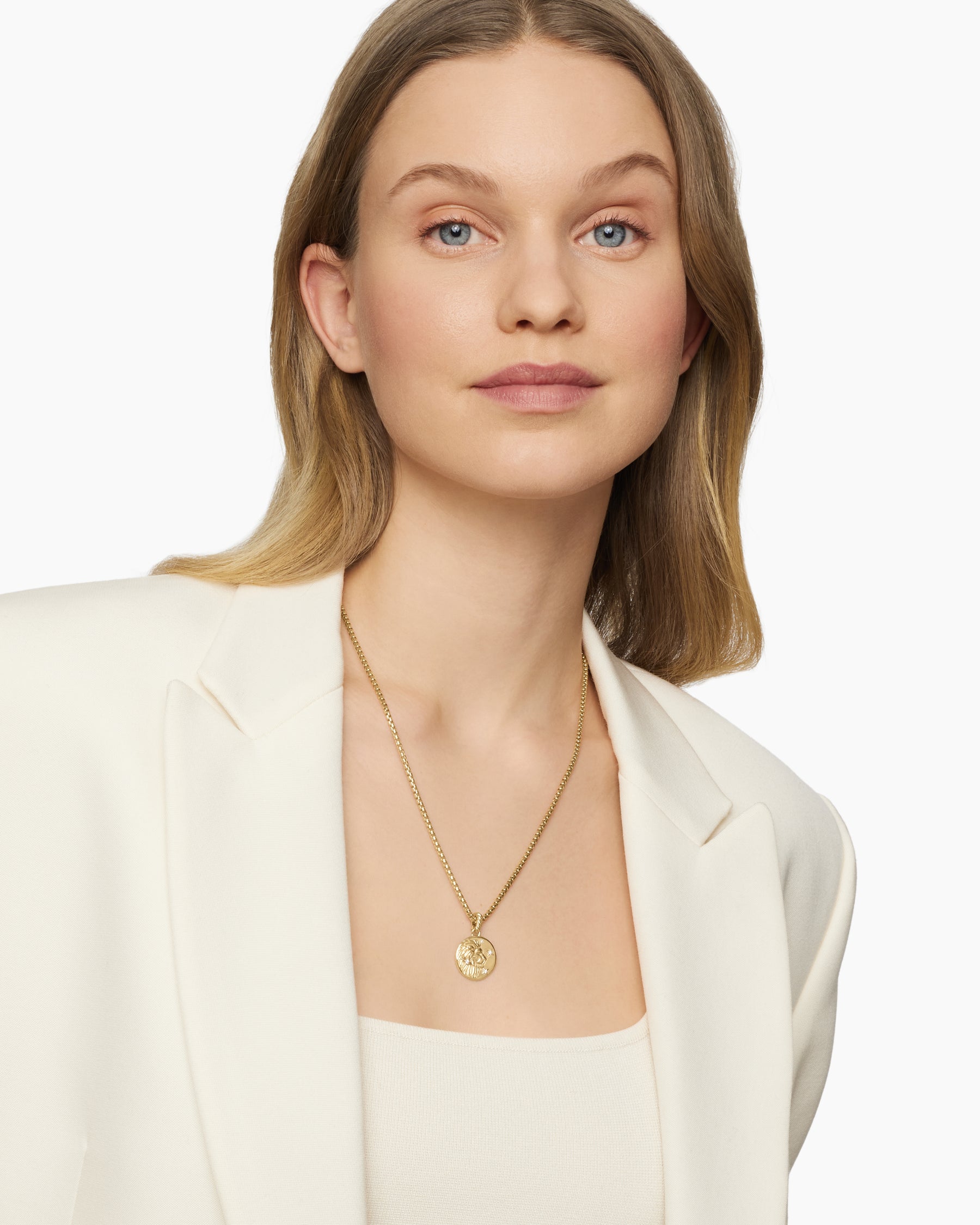 Alternative view of Leo Amulet in 18K Yellow Gold with Diamonds, 19mm