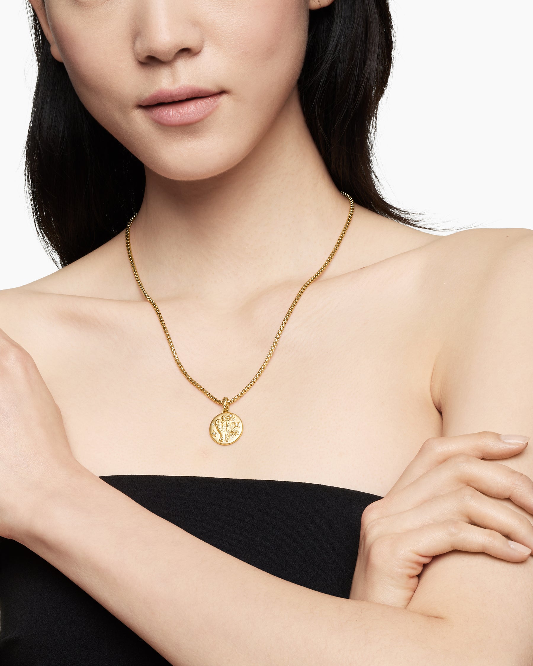 Alternative view of Virgo Amulet in 18K Yellow Gold with Diamonds, 19mm