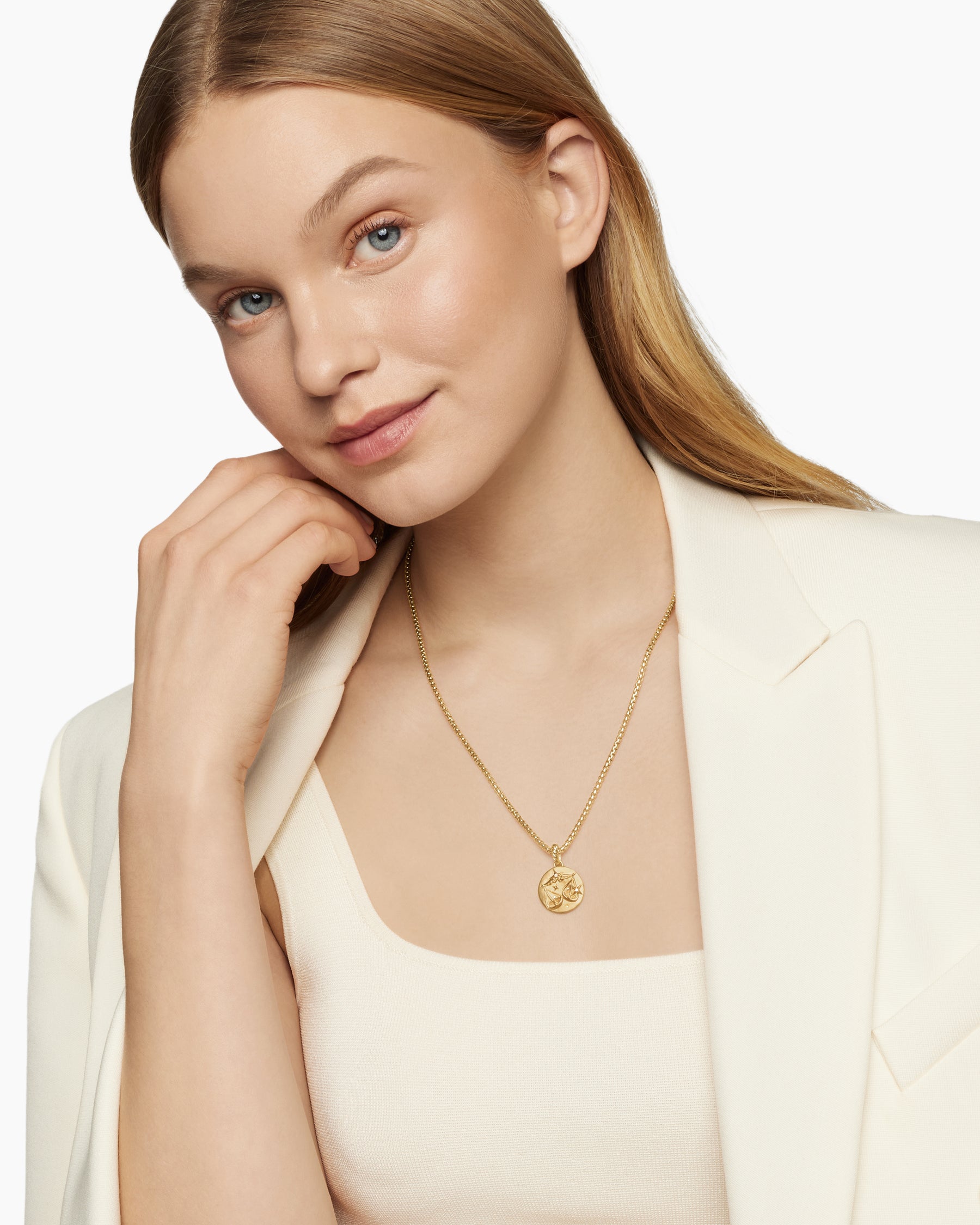 Alternative view of Libra Amulet in 18K Yellow Gold with Diamonds, 19mm