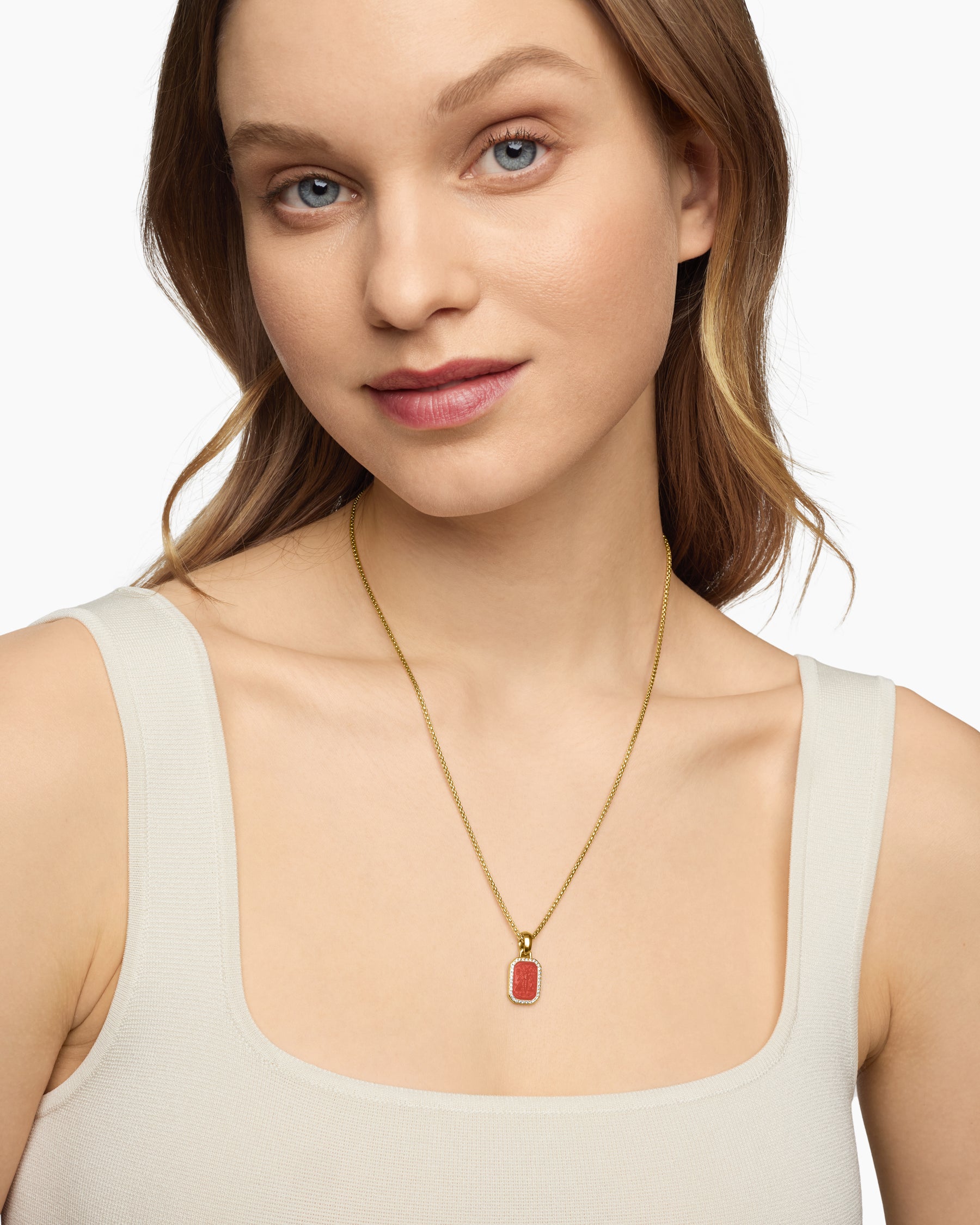 Petrvs Bee Amulet in 18K Yellow Gold with Carnelian and Diamonds, 15mm - Image 7