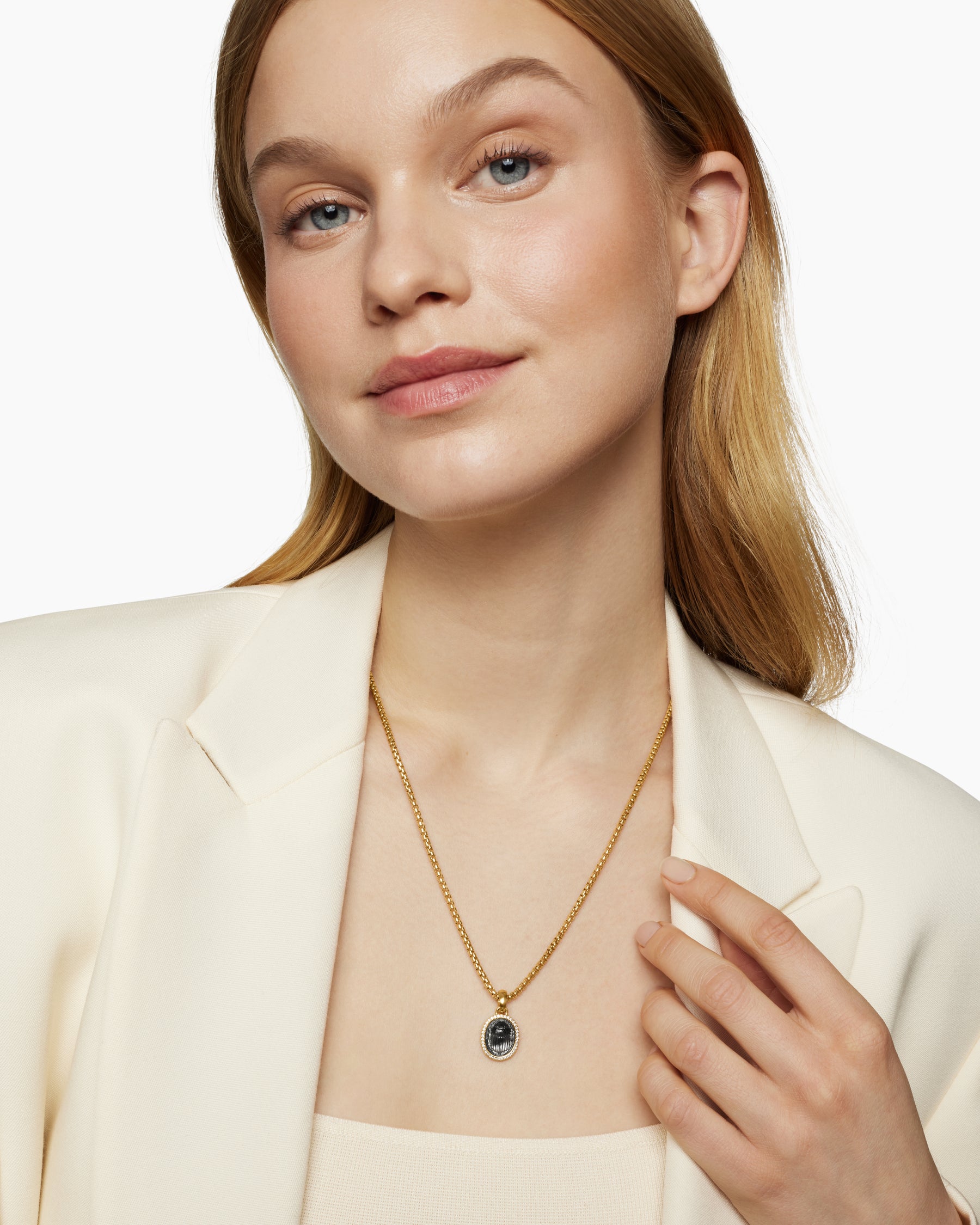 Petrvs Scarab Amulet in 18K Yellow Gold with Black Mother of Pearl and Diamonds, 16.3mm - Image 7