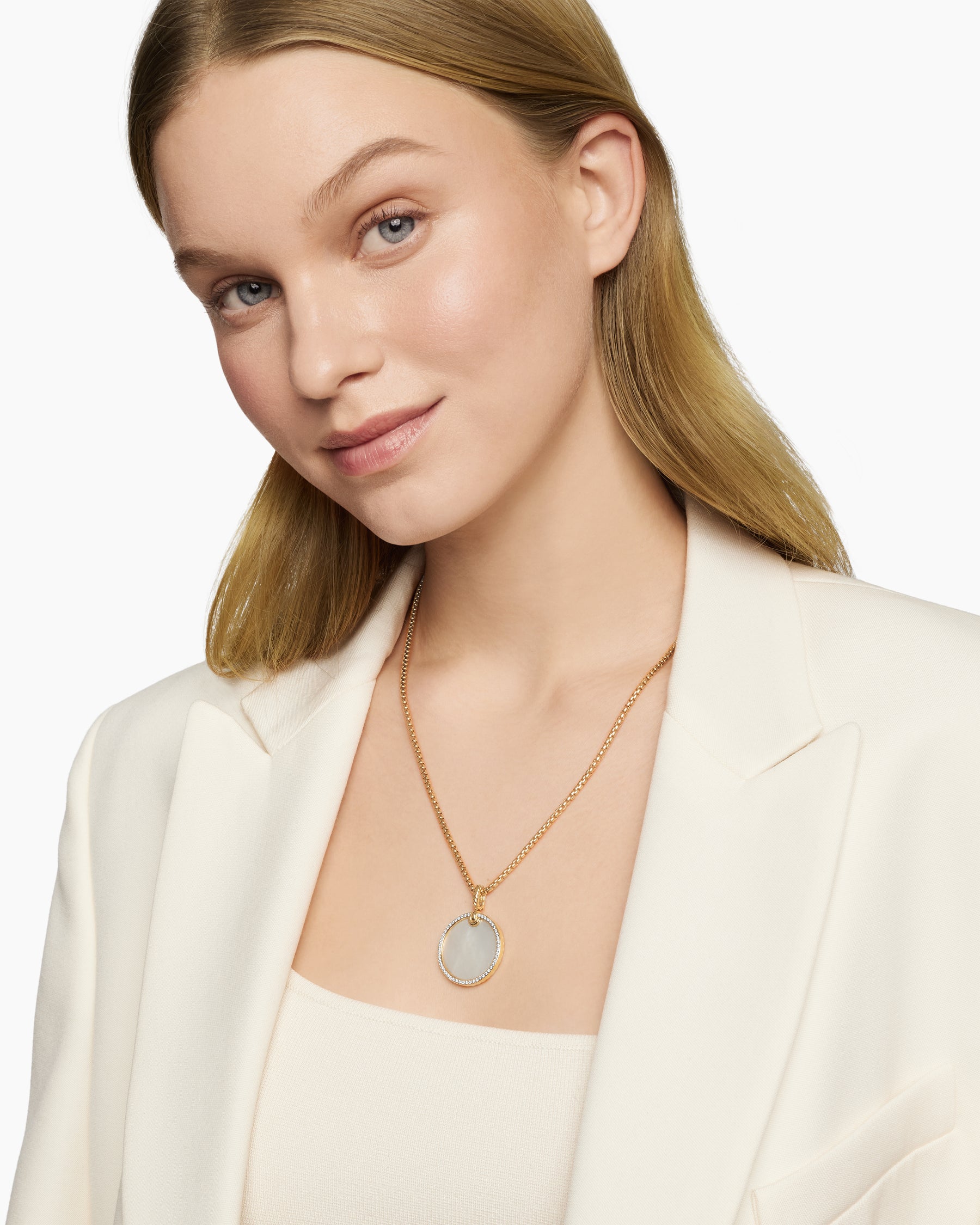 DY Elements Disc Pendant in 18K Yellow Gold with Mother of Pearl and Diamond Rim, 24mm - Image 7