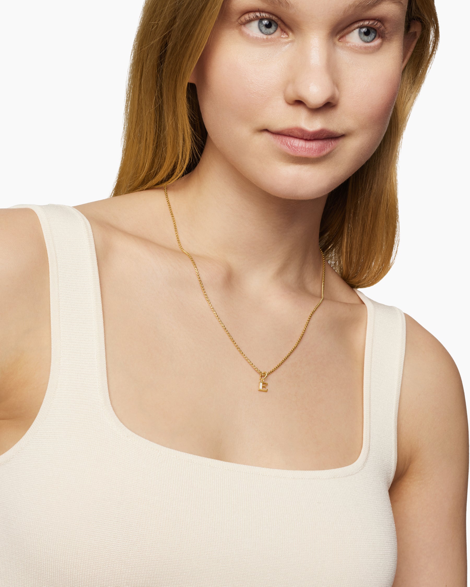 Pavé Initial Pendant in 18K Yellow Gold with Diamond E - Image 7