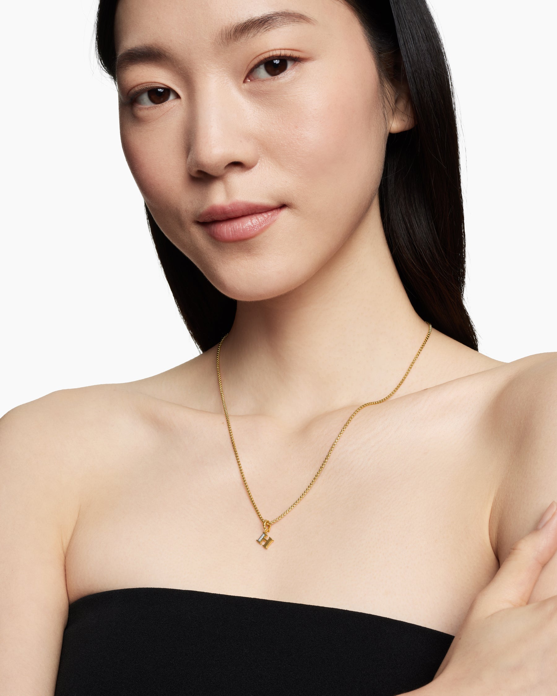 Pavé Initial Pendant in 18K Yellow Gold with Diamond H - Image 7