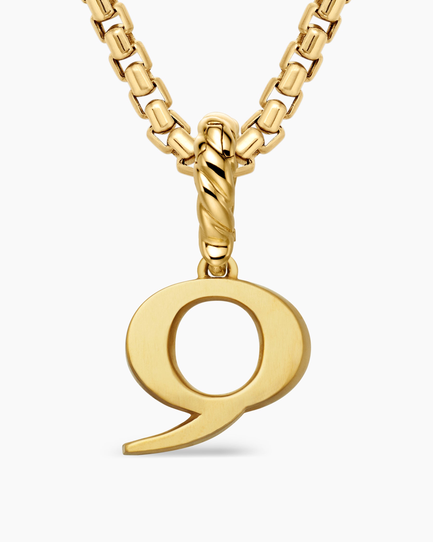 Pavé Initial Pendant in 18K Yellow Gold with Diamond Q - Image 6