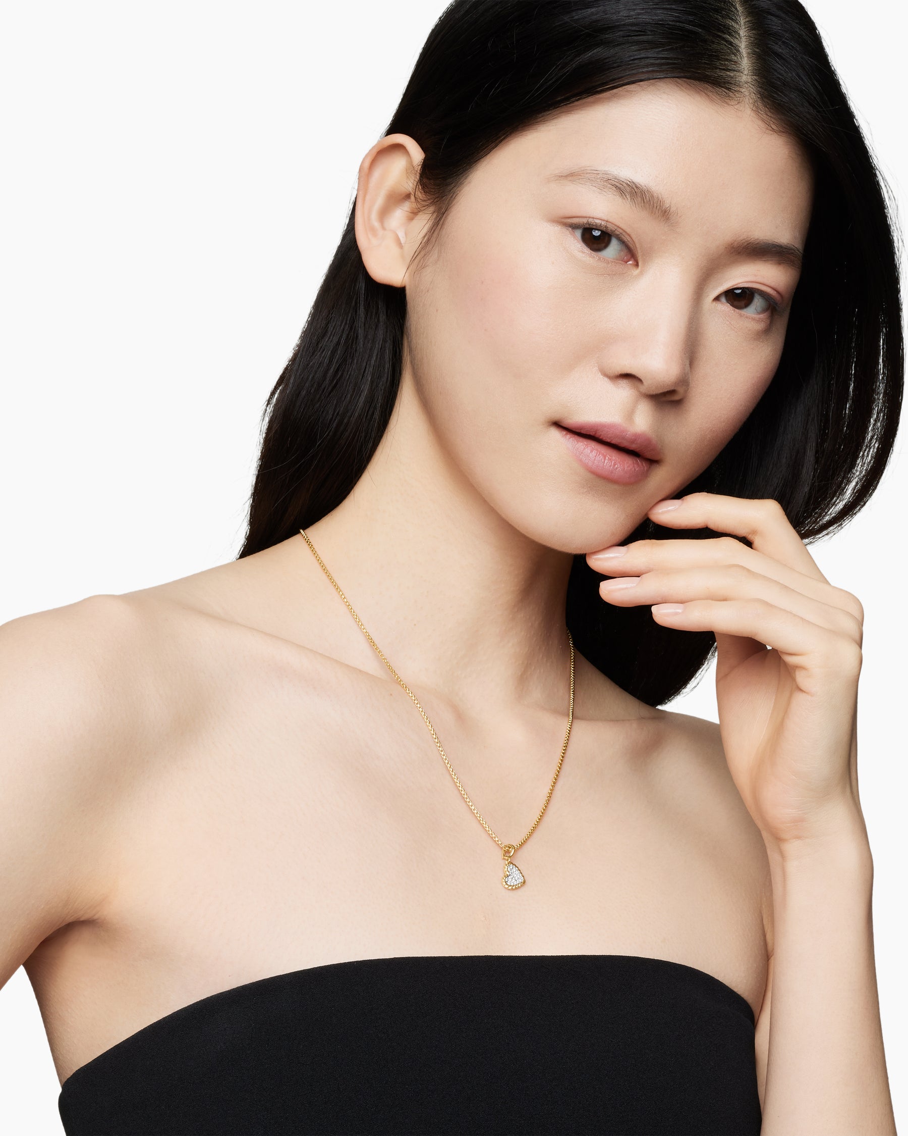 Alternative view of DY Elements Heart Pendant in 18K Yellow Gold with Diamonds, 11mm