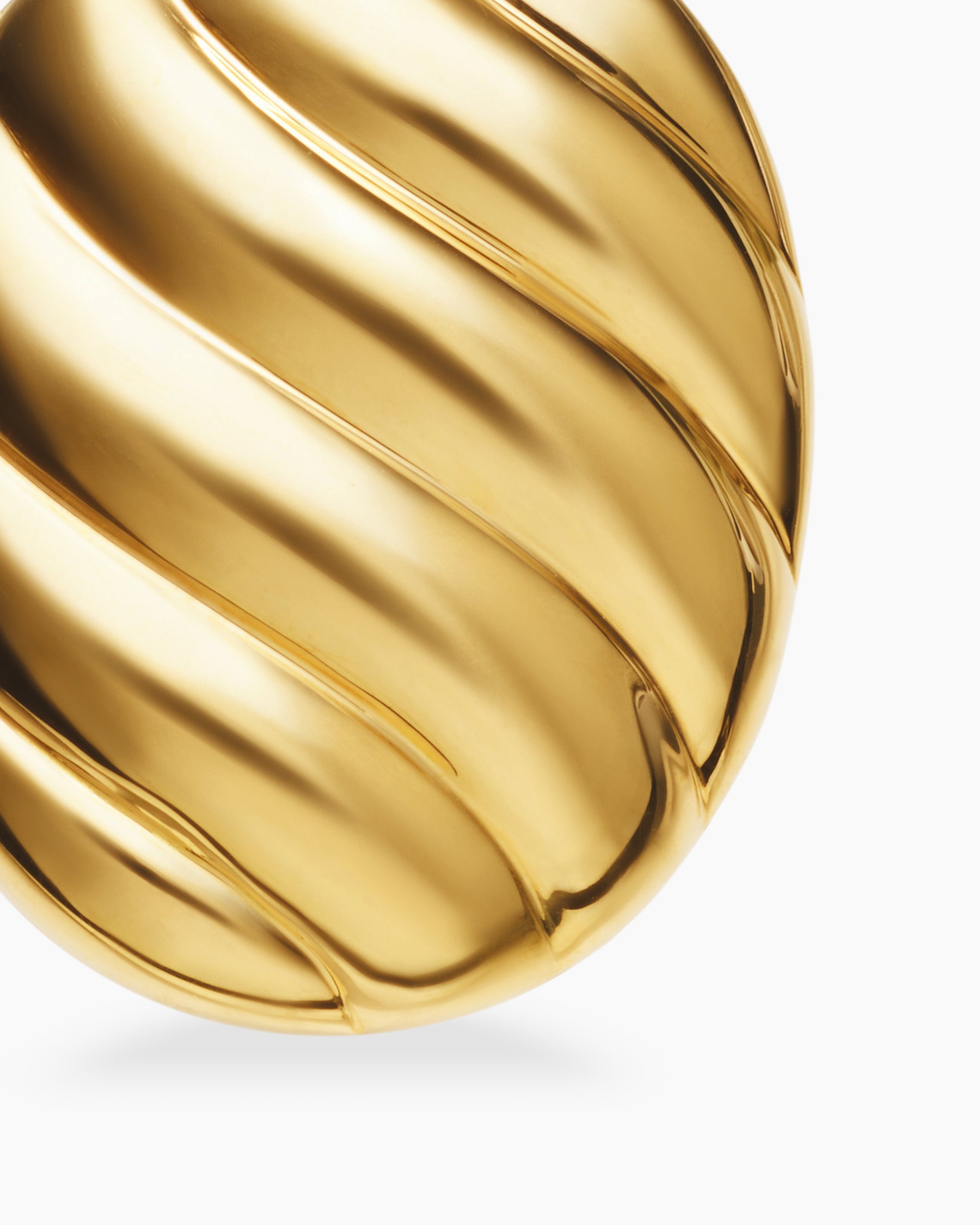 Sculpted Cable Locket in 18K Yellow Gold, 24mm - Image 5