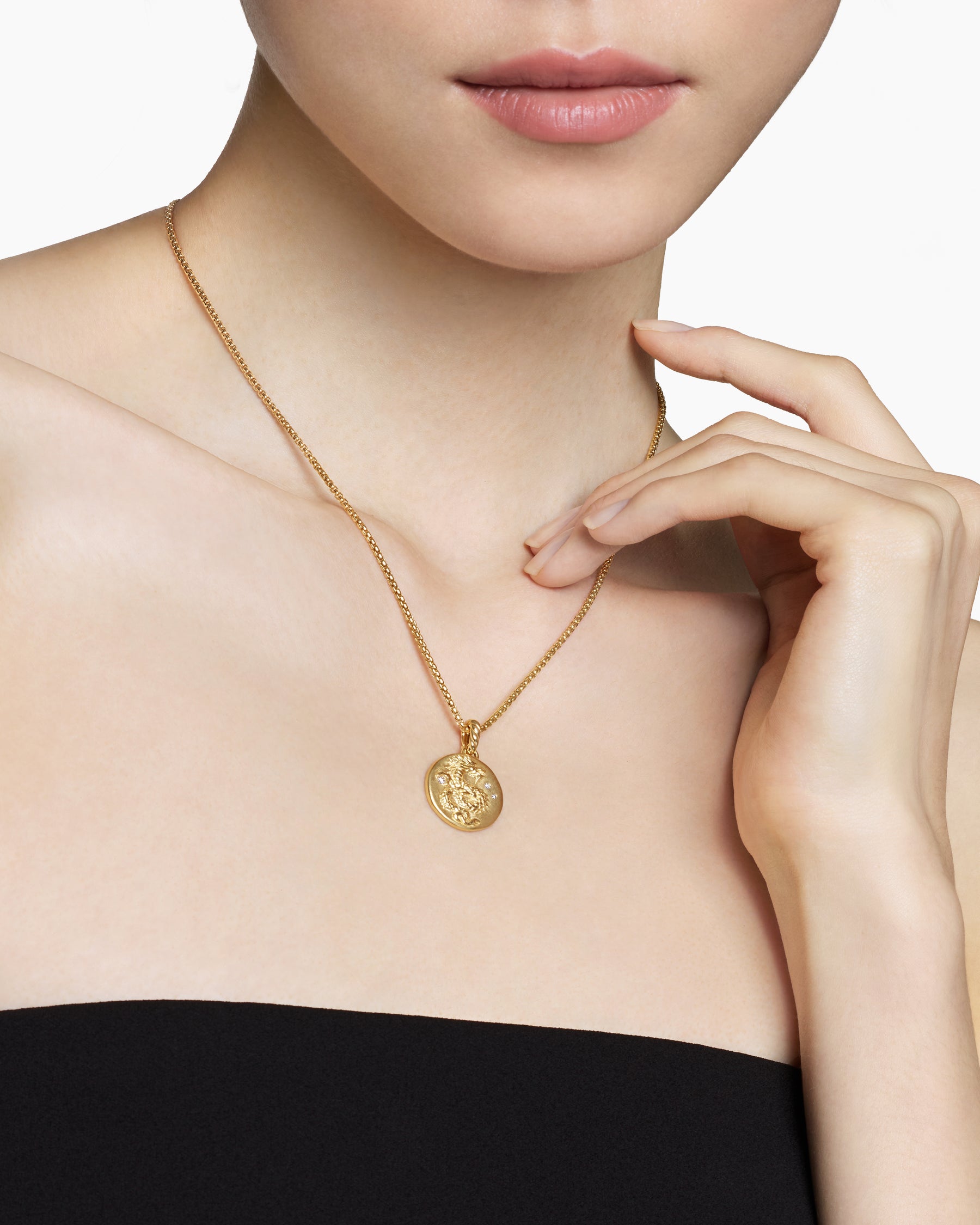 Alternative view of Dragon Amulet in 18K Yellow Gold with Diamonds, 19mm