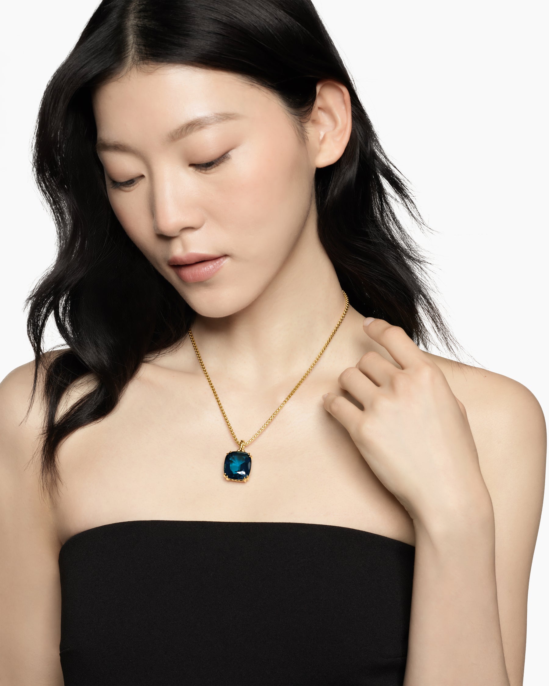 Alternative view of Marbella Pendant in 18K Yellow Gold with Hampton Blue Topaz, 22mm