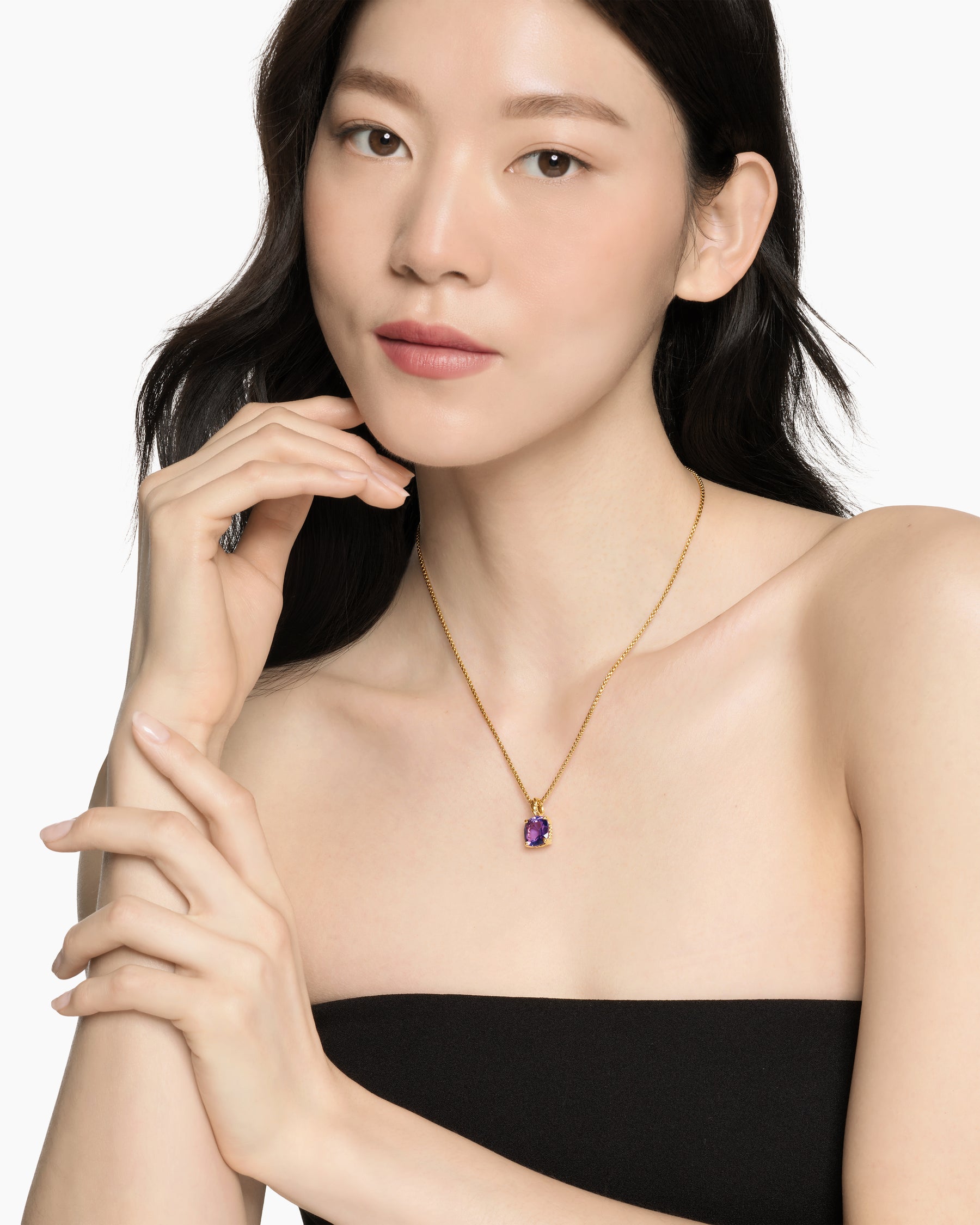 Alternative view of Marbella Pendant in 18K Yellow Gold with Amethyst, 12mm