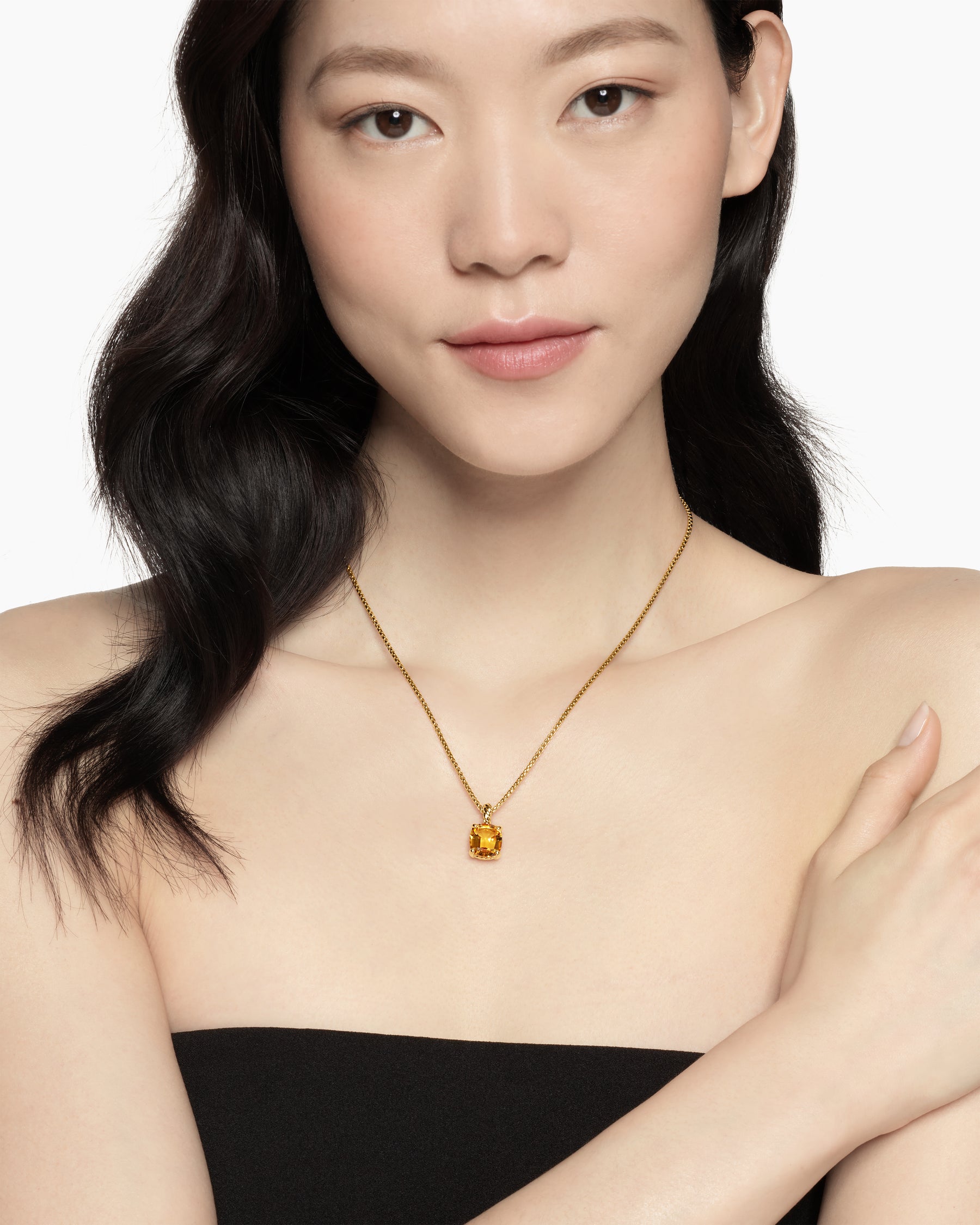 Alternative view of Marbella Pendant in 18K Yellow Gold with Citrine, 12mm