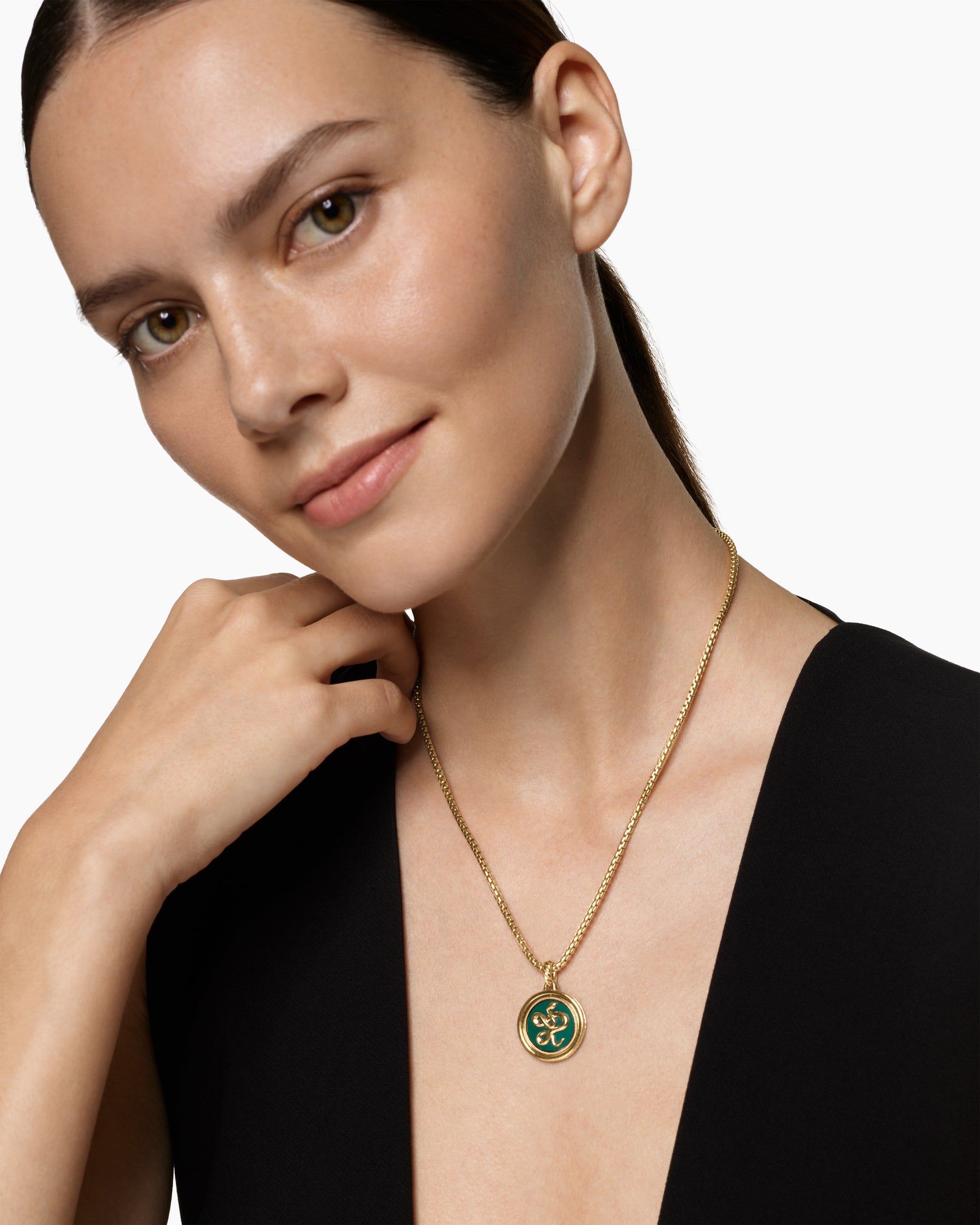 Protection and Health Duality Pendant in 18K Yellow Gold with Dark Green Enamel, Emeralds and Diamonds, 22.3mm - Image 7