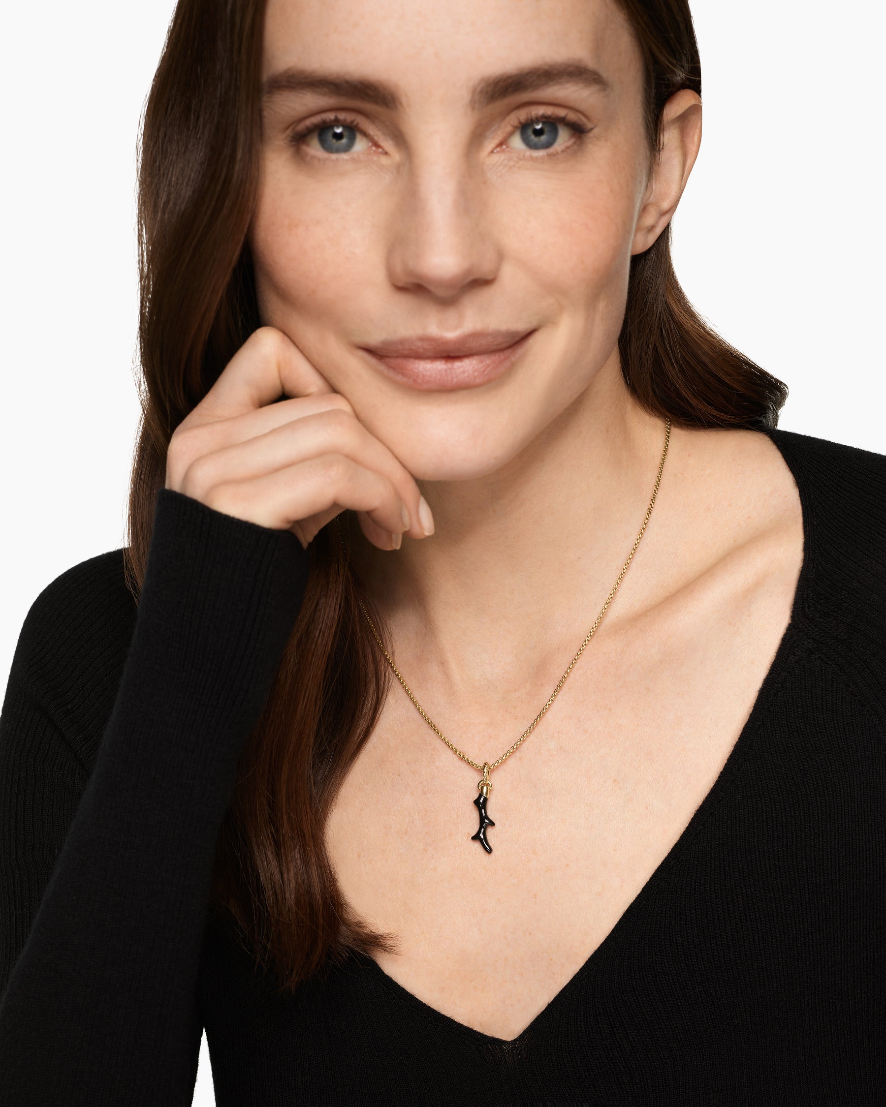 Alternative view of Petite Coral Amulet in 18K Yellow Gold with Black Onyx, 25.2mm