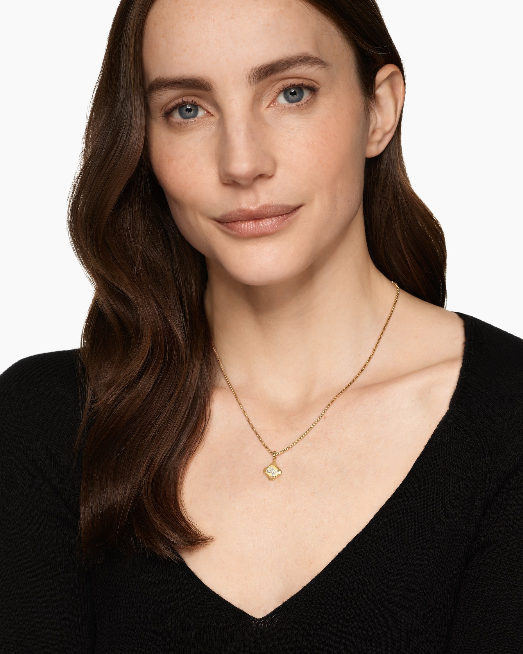 Alternative view of Cable Collectibles DY Logo Amulet in 18K Yellow Gold with Diamonds, 13.7mm