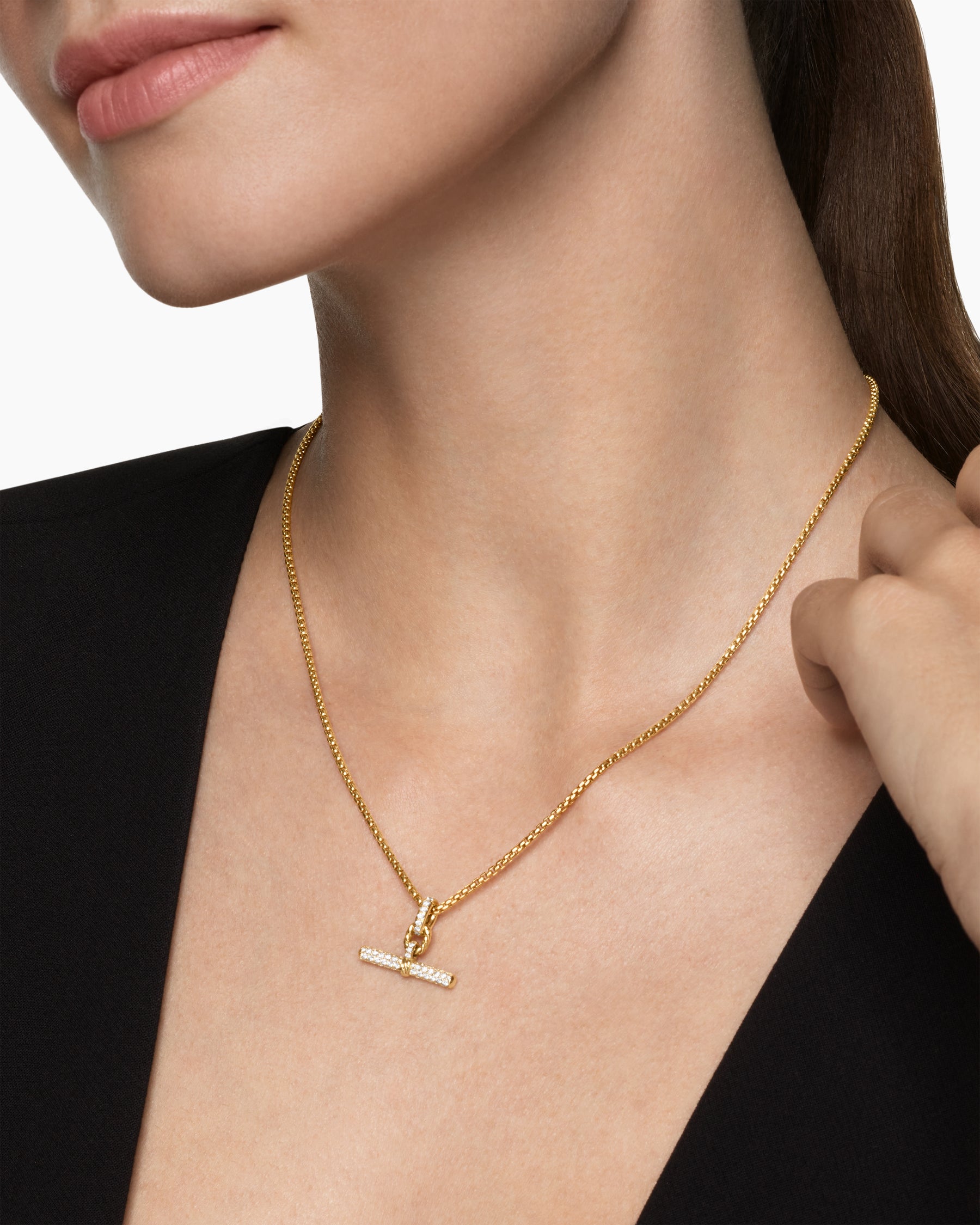Alternative view of DY Madison Toggle Pendant in 18K Yellow Gold with Diamonds, 20.2mm