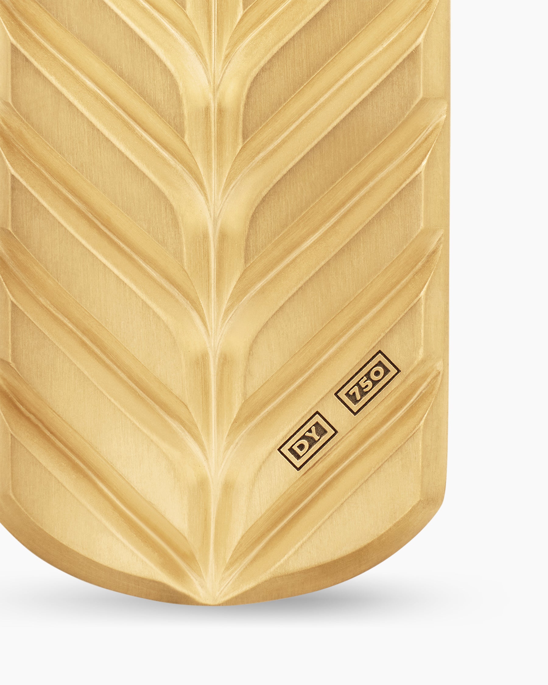 Chevron Tag in 18K Yellow Gold, 35mm - Image 6