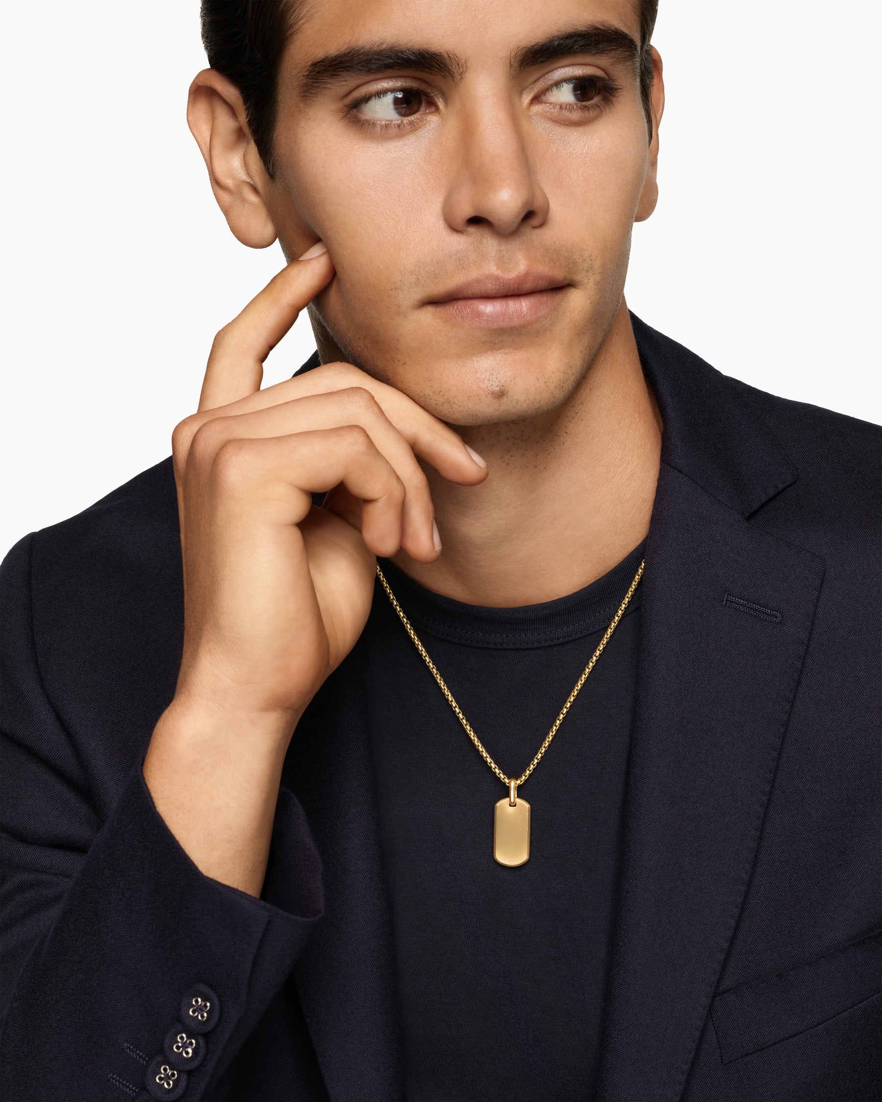 Alternative view of Chevron Tag in 18K Yellow Gold, 27mm