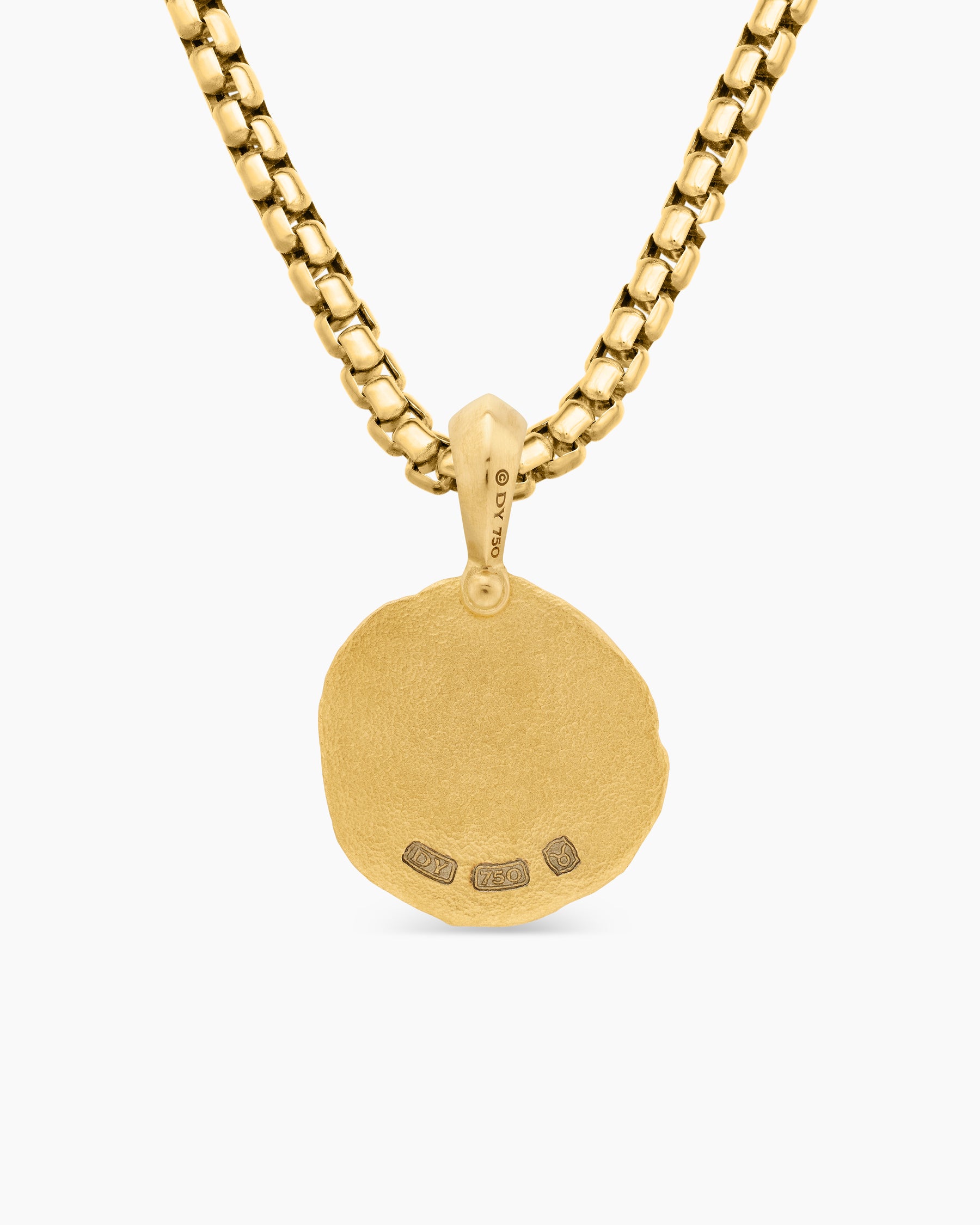 Taurus Amulet in 18K Yellow Gold, 17mm - Image 4