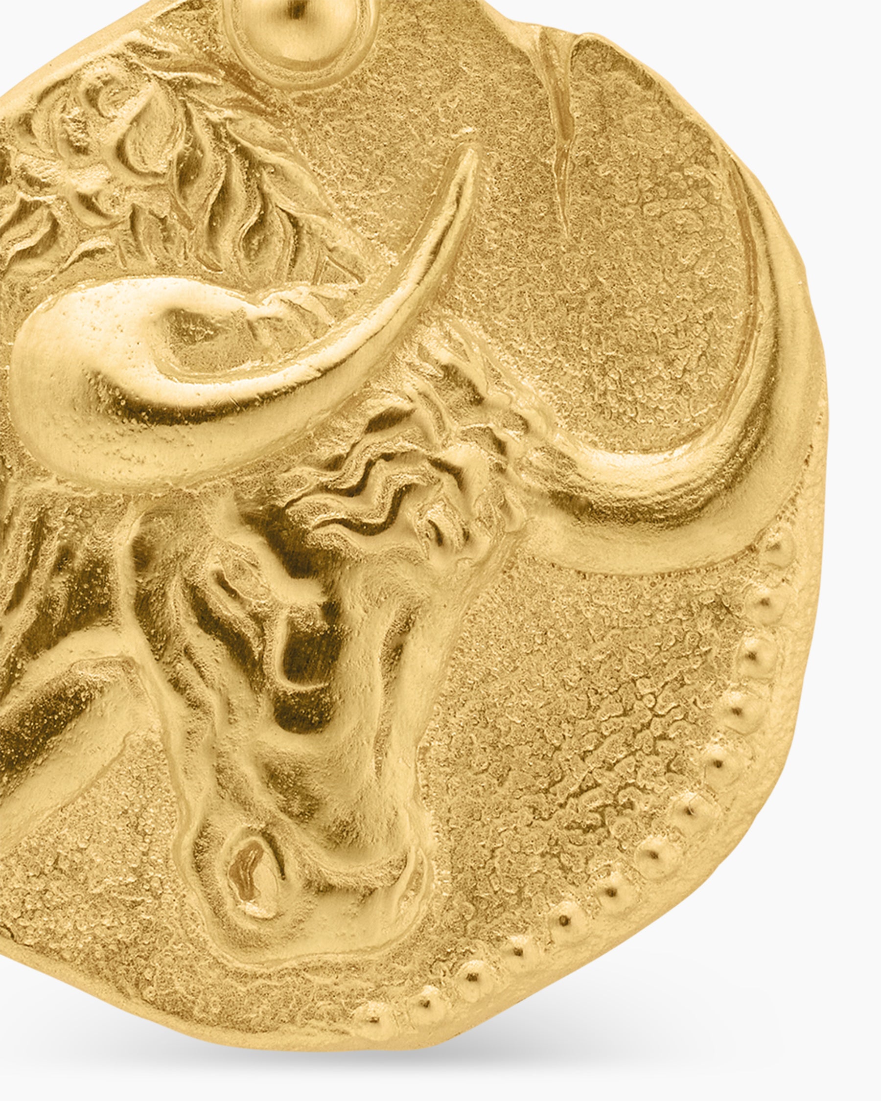 Taurus Amulet in 18K Yellow Gold, 17mm - Image 5