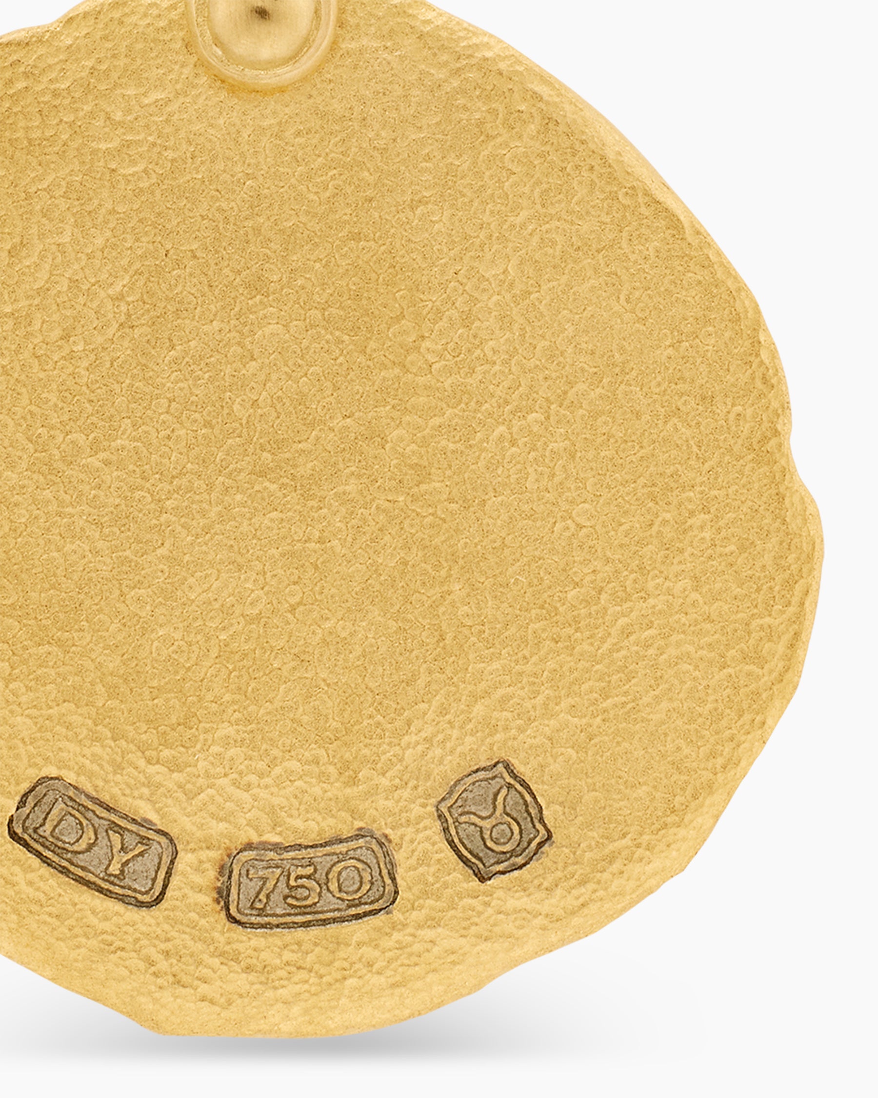 Taurus Amulet in 18K Yellow Gold, 17mm - Image 6