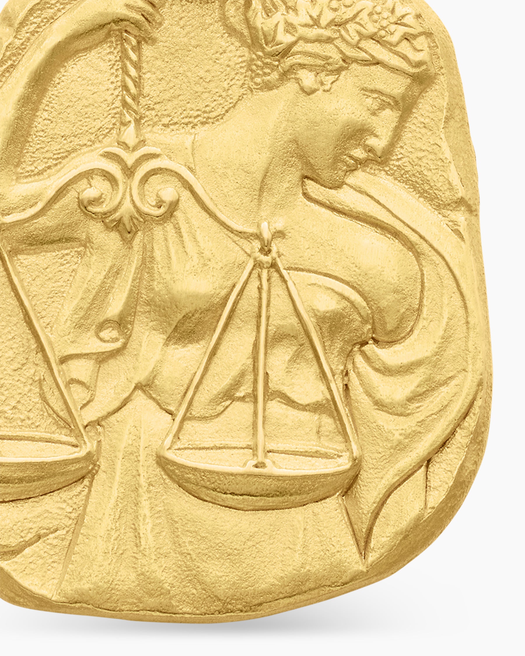 Libra Amulet in 18K Yellow Gold, 17mm - Image 5