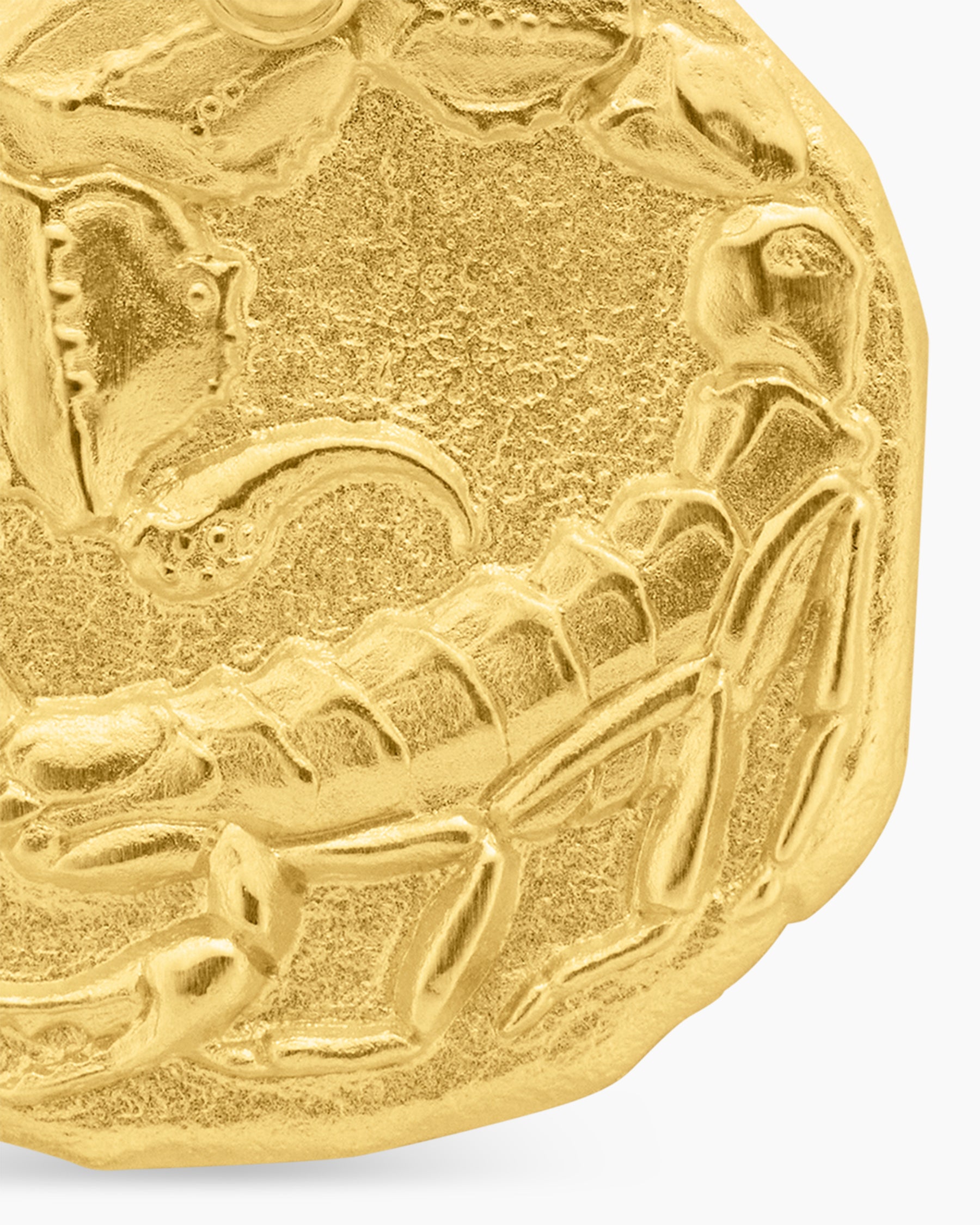 Scorpio Amulet in 18K Yellow Gold, 17mm - Image 5
