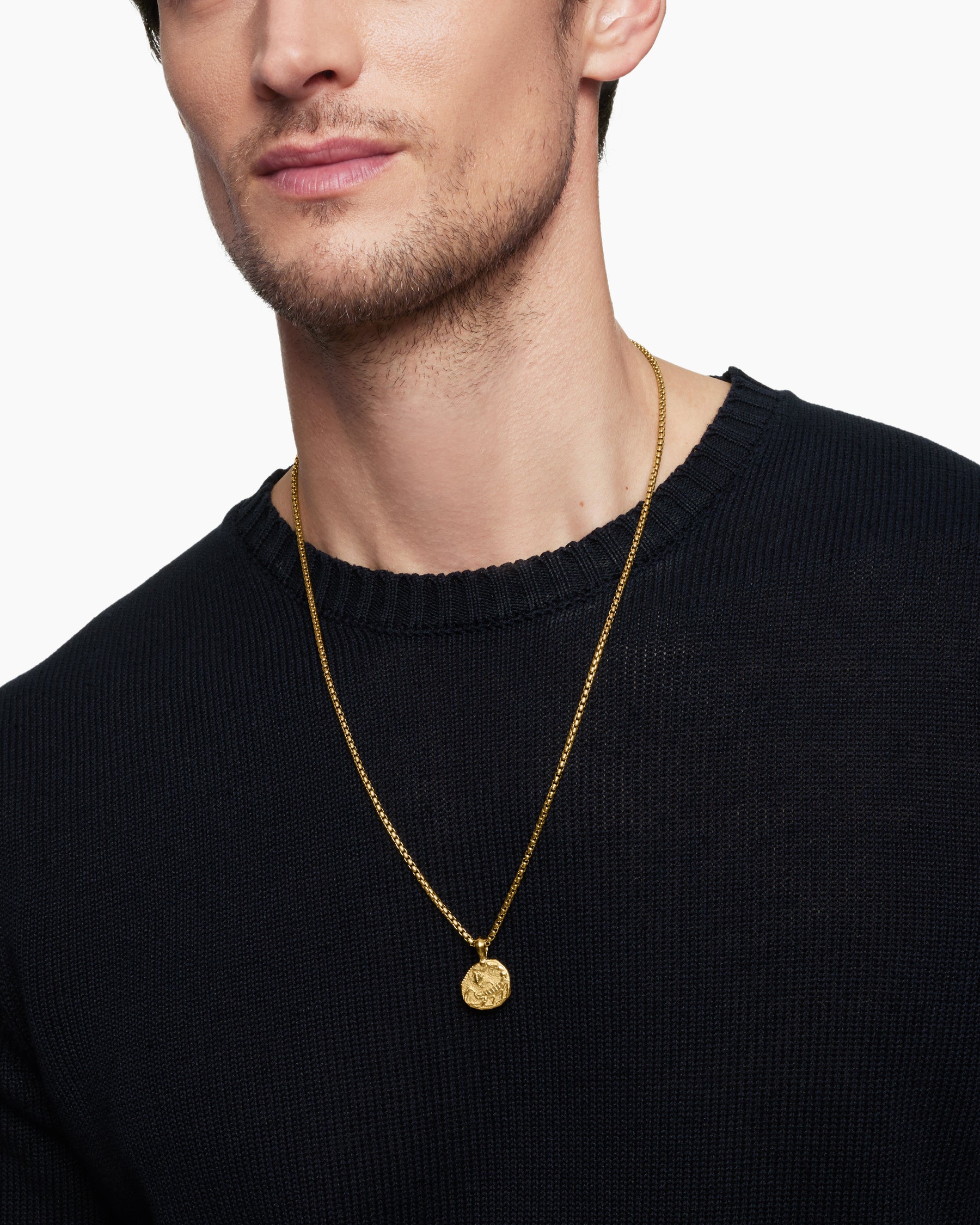 Scorpio Amulet in 18K Yellow Gold, 17mm - Image 7