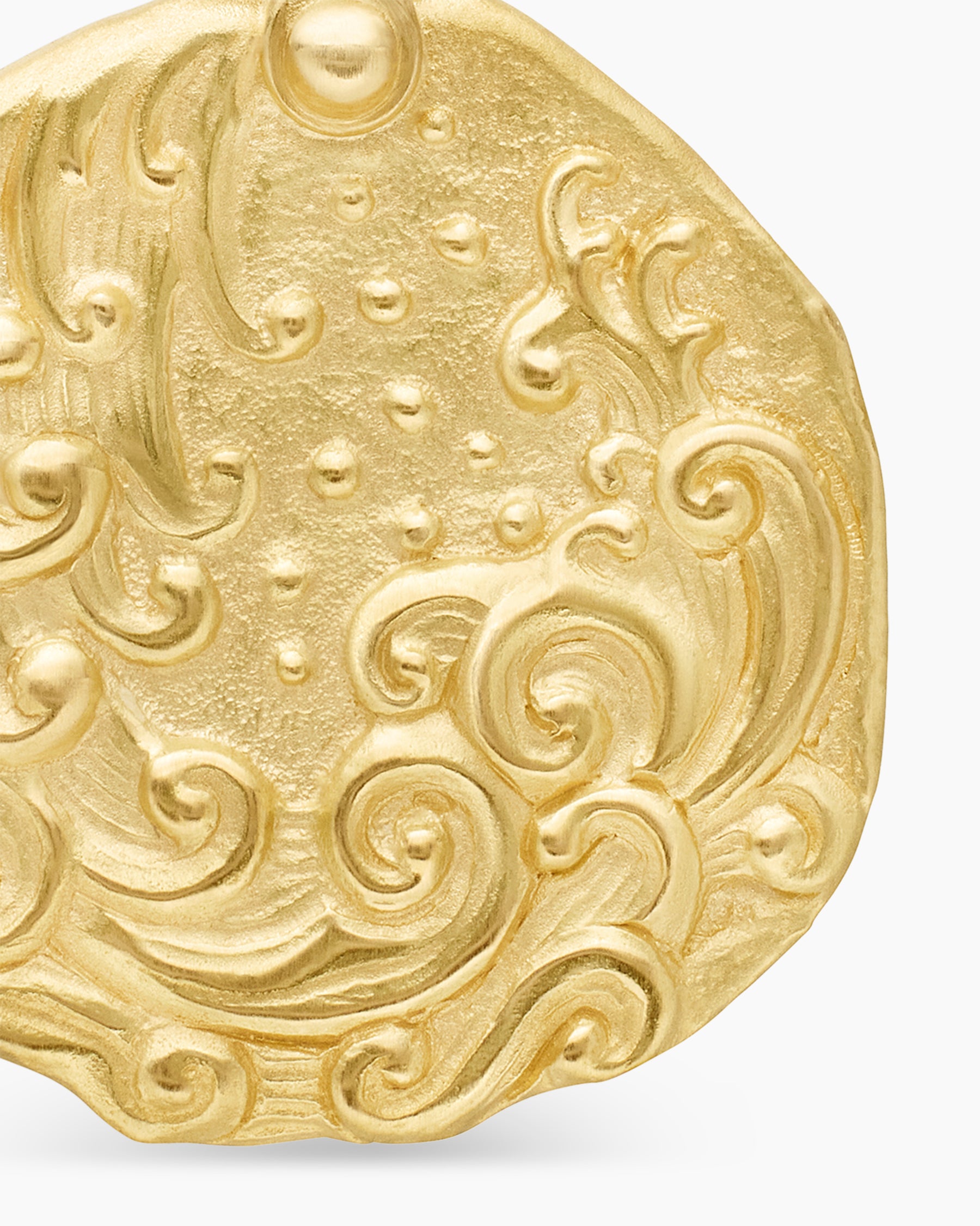 Aquarius Amulet in 18K Yellow Gold, 17mm - Image 5