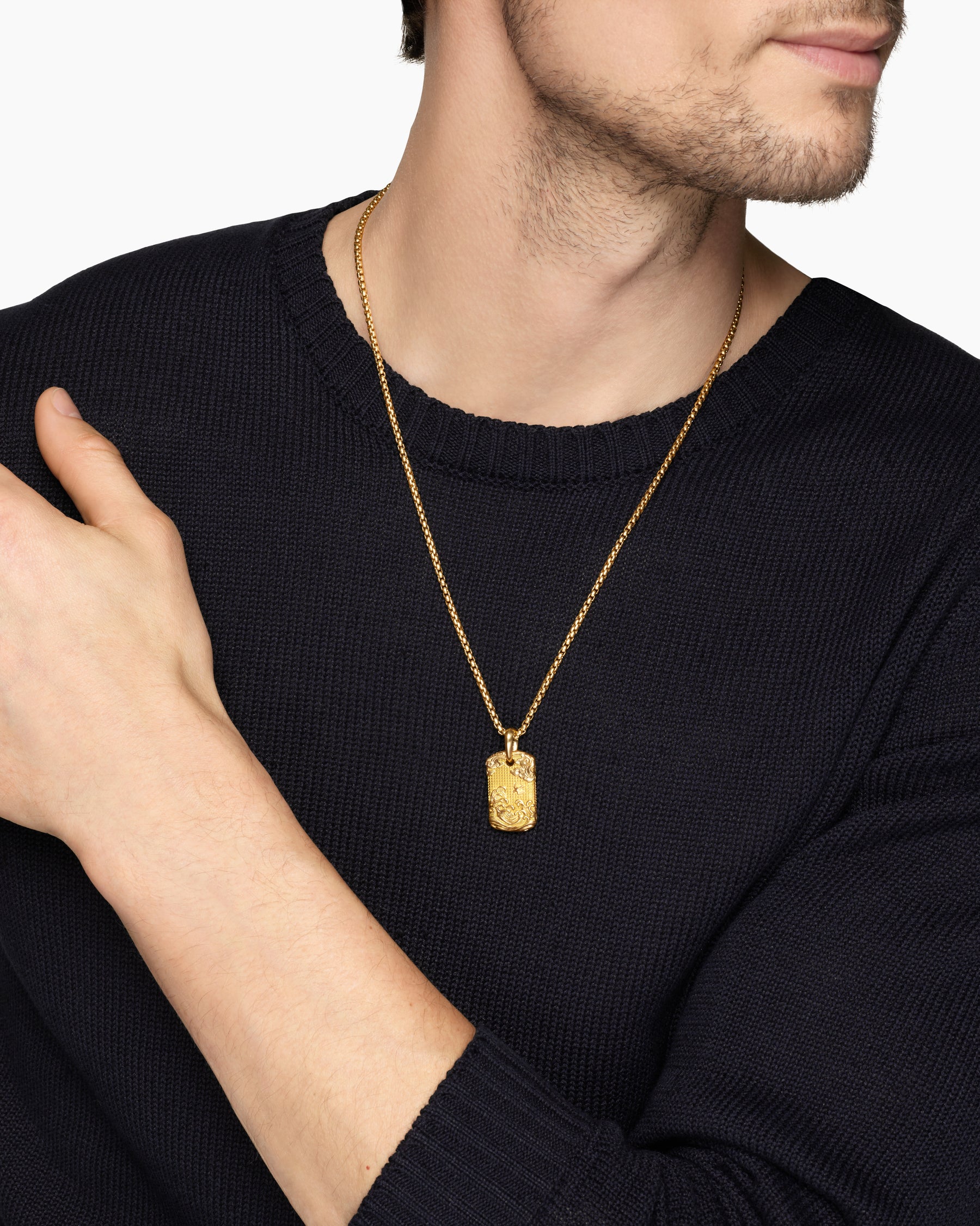 Alternative view of Waves Tag in 18K Yellow Gold, 27mm