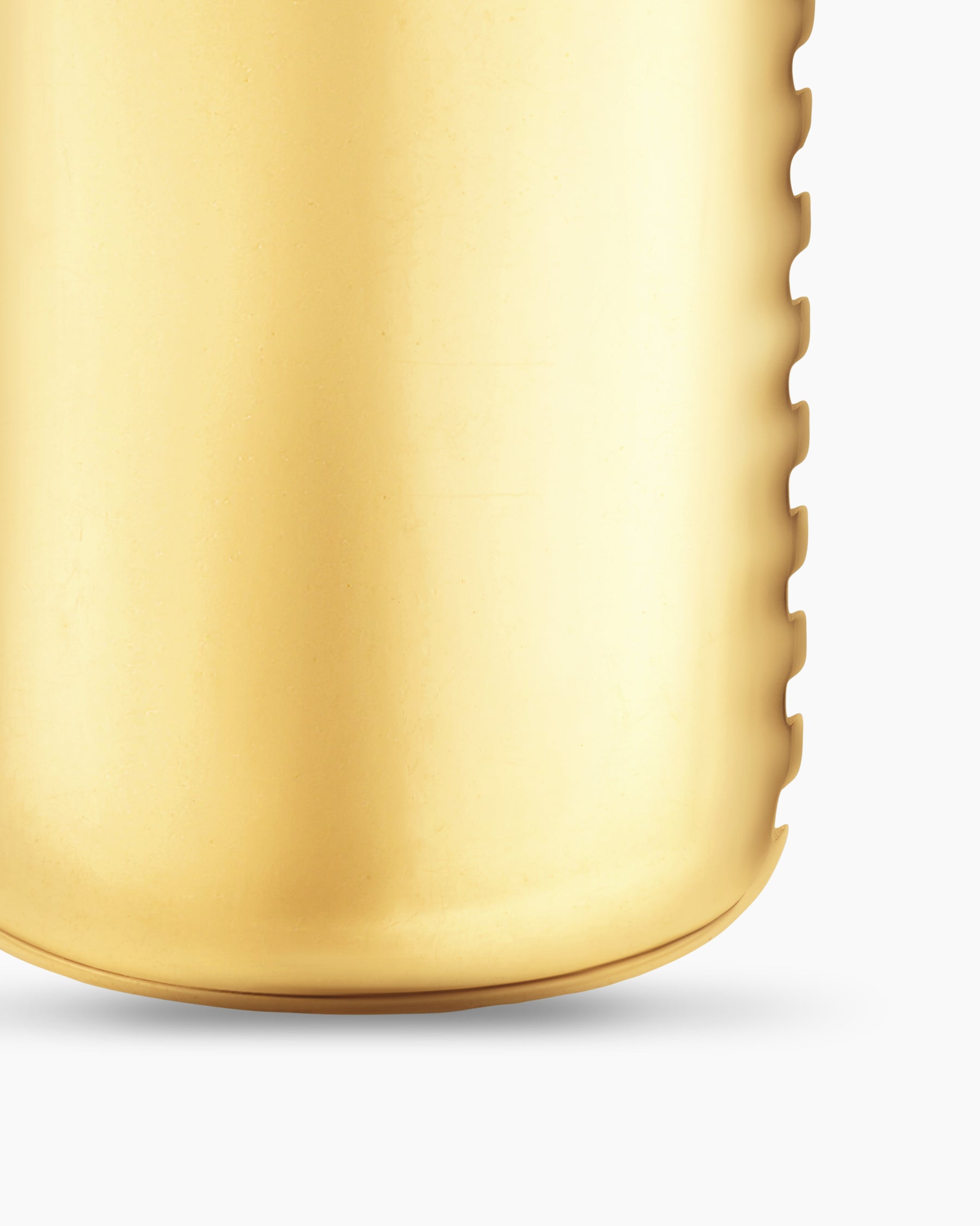 Chevron Tag in 18K Yellow Gold, 34mm - Image 6