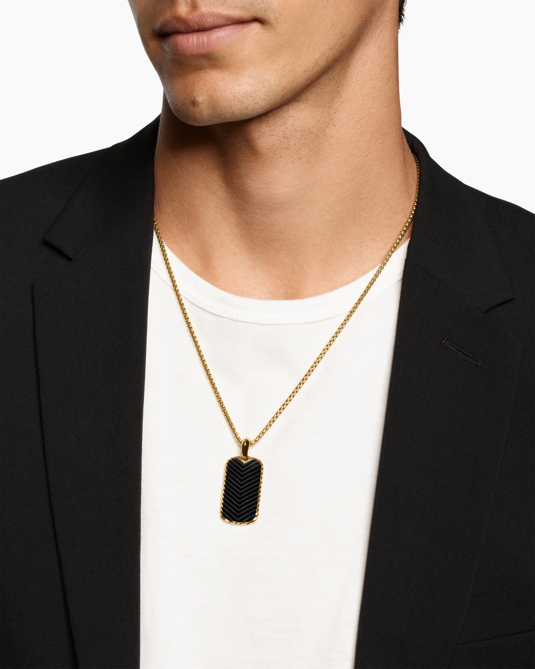 Alternative view of Chevron Tag in 18K Yellow Gold with Black Onyx, 34mm