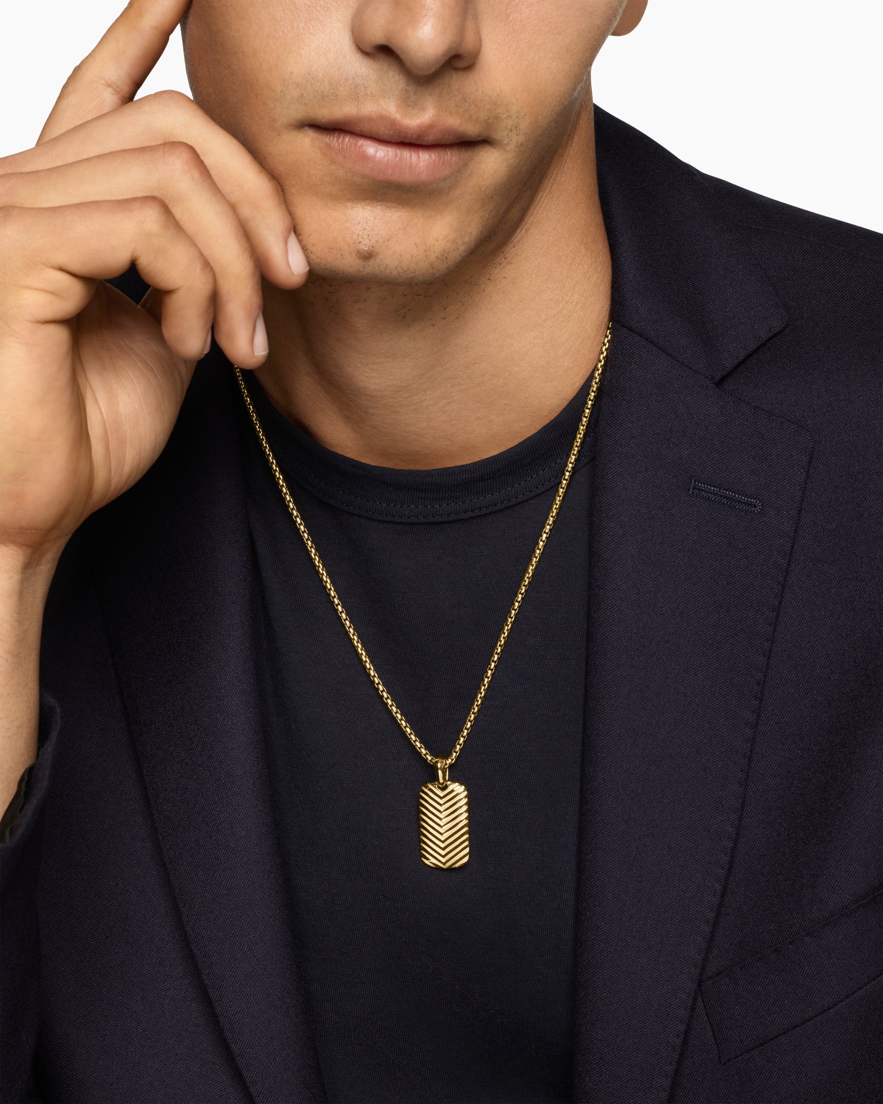 Alternative view of Chevron Tag in 18K Yellow Gold, 27mm