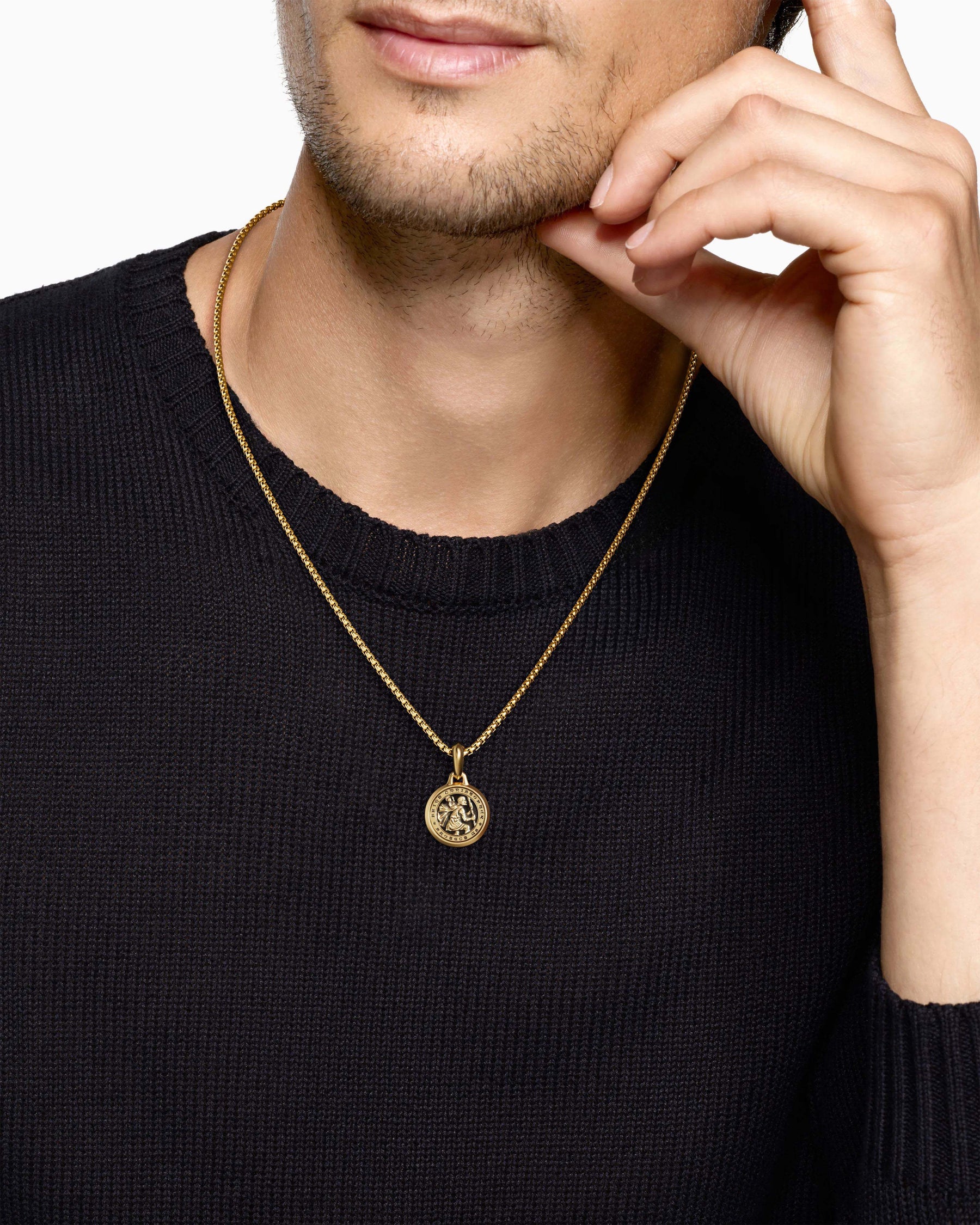 Alternative view of St. Christopher Amulet in 18K Yellow Gold, 21.2mm