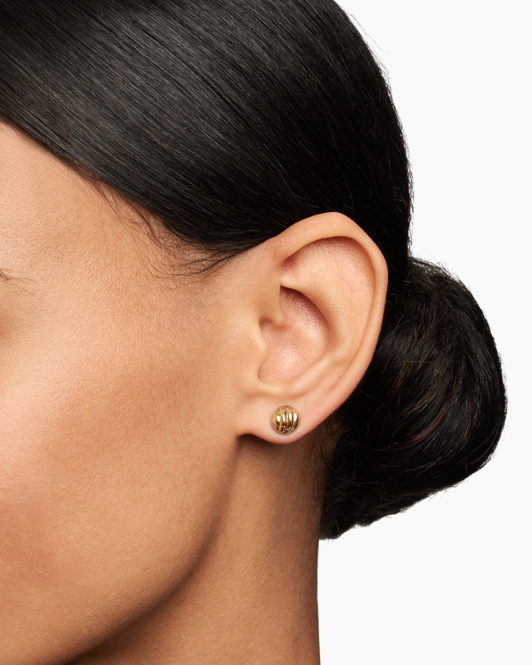 Sculpted Cable Stud Earrings in 18K Yellow Gold, 8mm - Image 6